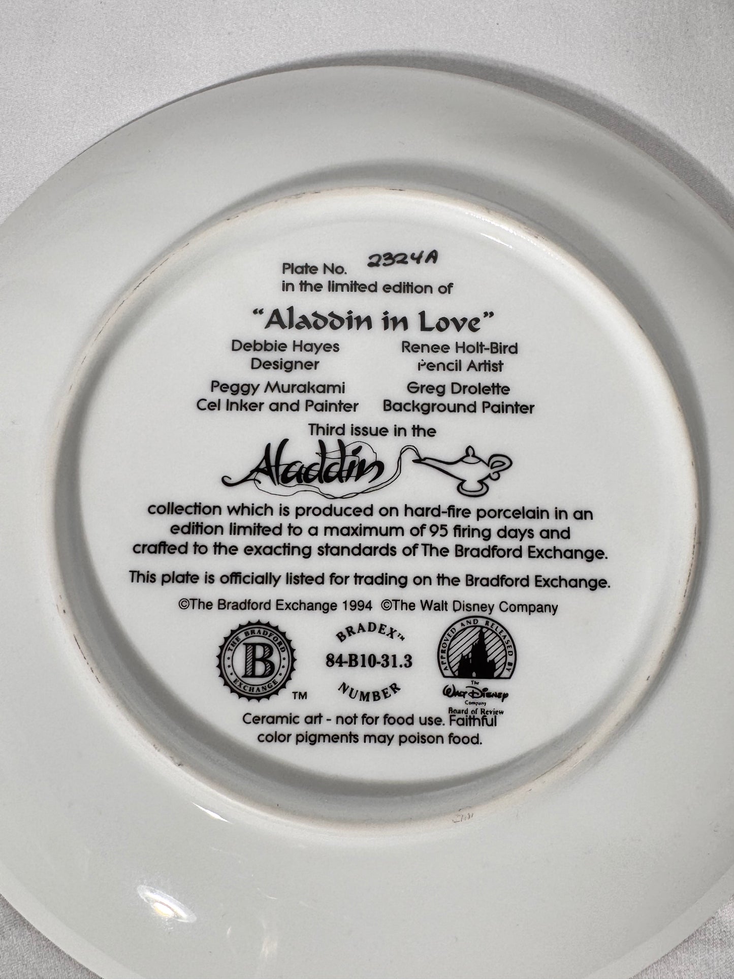 Aladdin-collectors plate-the Bradford exchange-Aladdin in love -plate number 2324A -Disney-gold trim