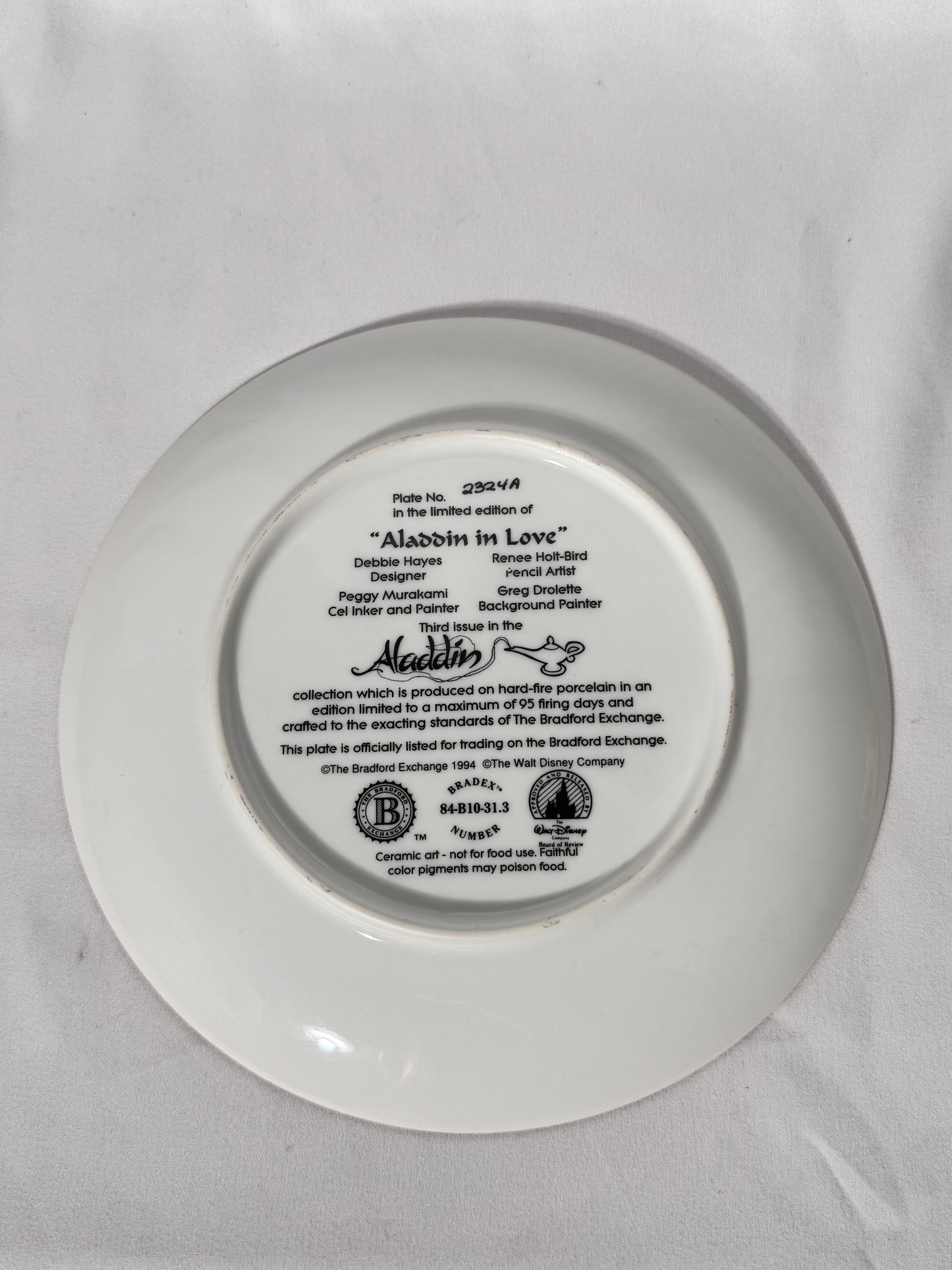 Aladdin-collectors plate-the Bradford exchange-Aladdin in love -plate number 2324A -Disney-gold trim