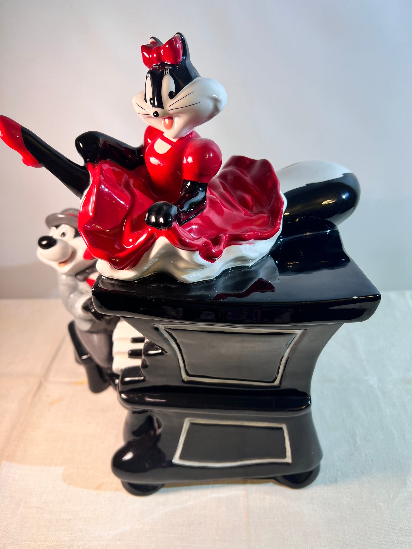 Pepe Le Pew & Penelope playing piano- 12 1/2” Cookie jar- Warner Brothers- 1999