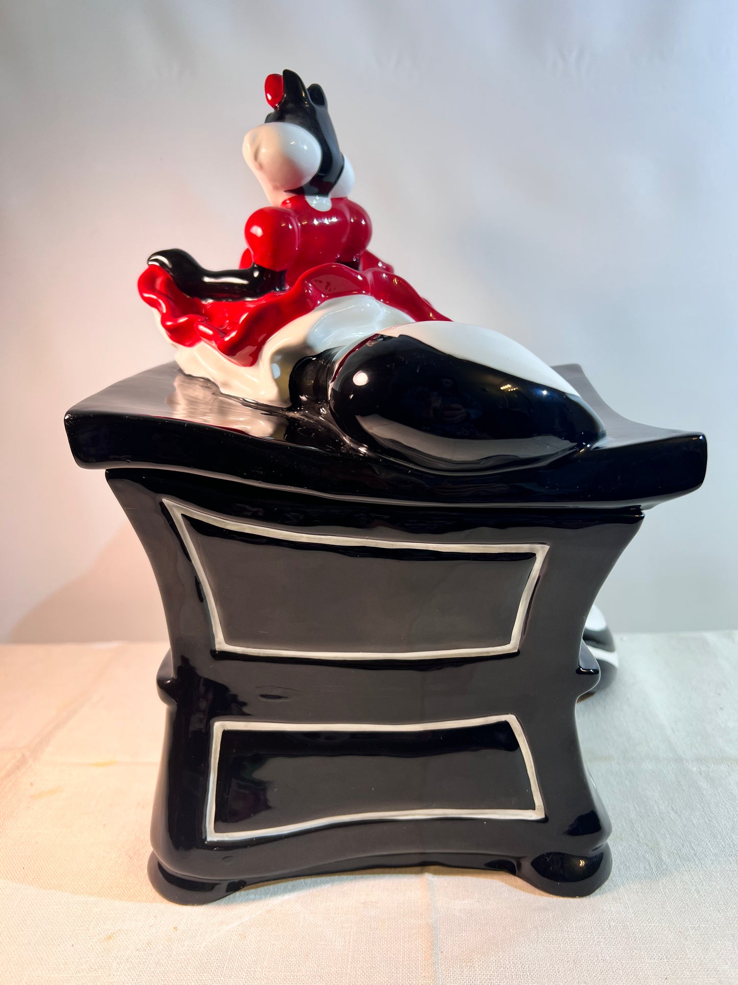 Pepe Le Pew & Penelope playing piano- 12 1/2” Cookie jar- Warner Brothers- 1999