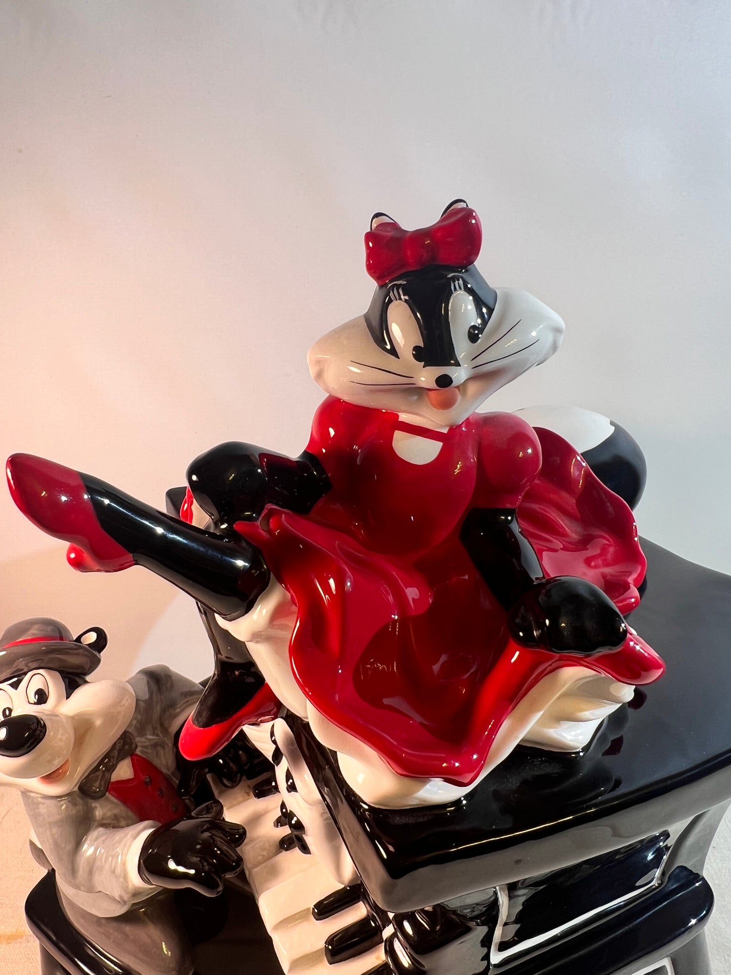 Pepe Le Pew & Penelope playing piano- 12 1/2” Cookie jar- Warner Brothers- 1999