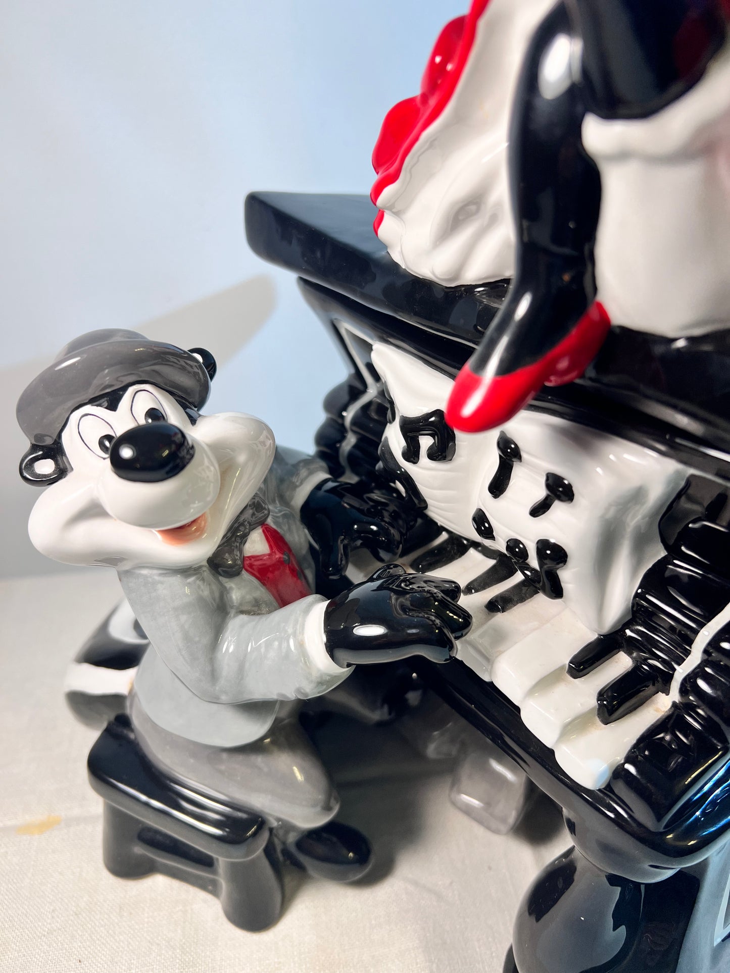 Pepe Le Pew & Penelope playing piano- 12 1/2” Cookie jar- Warner Brothers- 1999