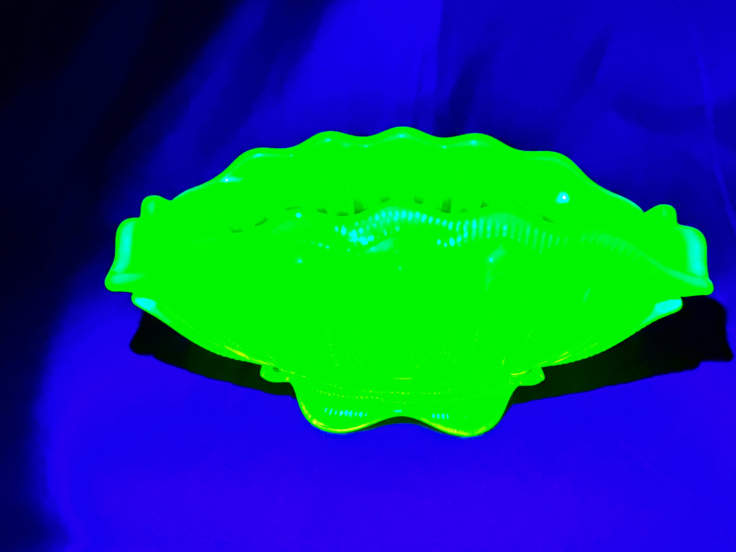 Uranium- Fenton -Cactus- rectangle footed bowl- topaz opalescent - early 20th century-