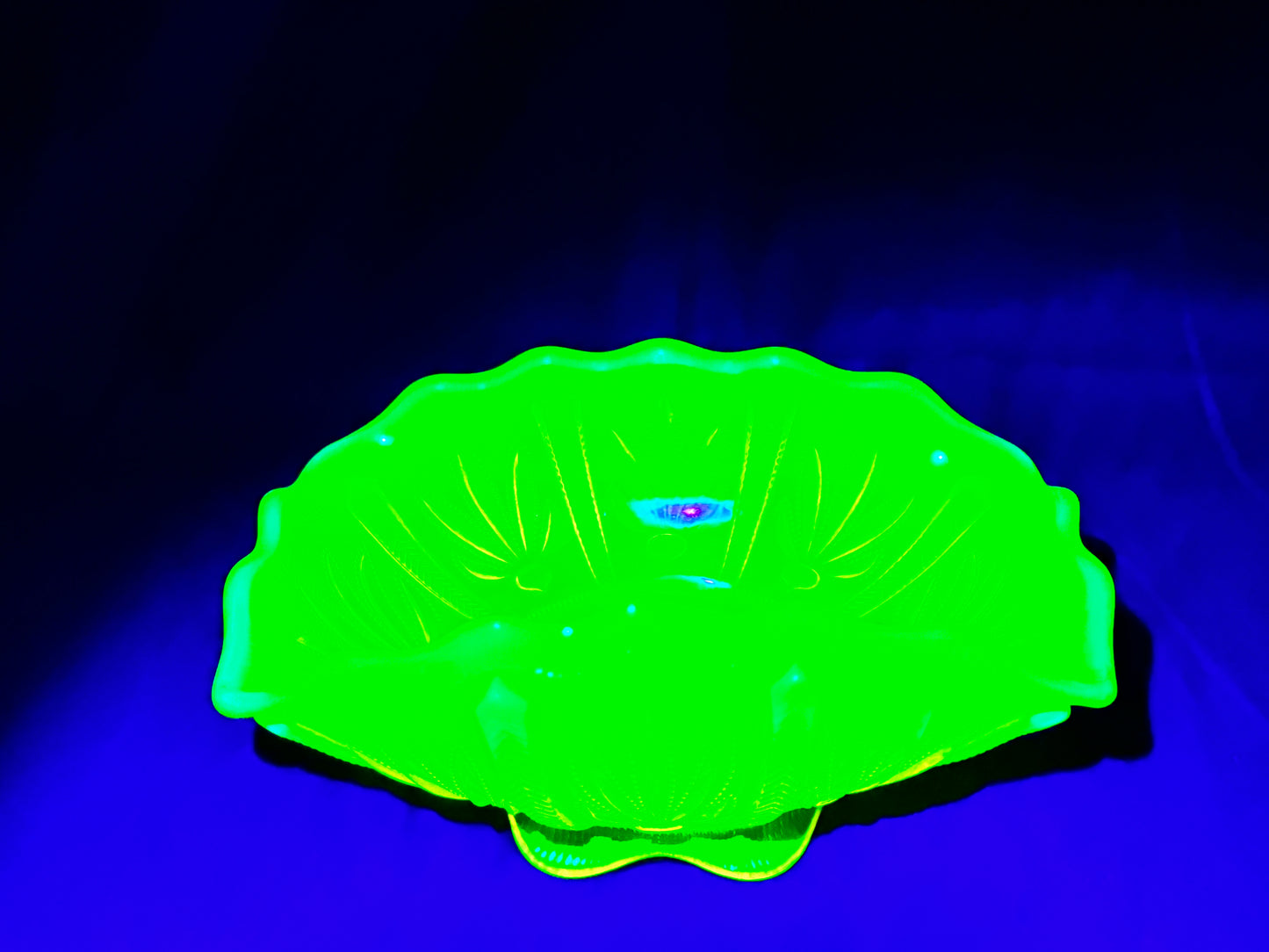 Uranium- Fenton -Cactus- rectangle footed bowl- topaz opalescent - early 20th century-