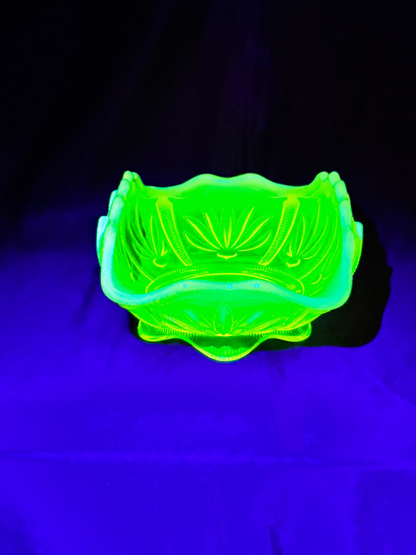 Uranium- Fenton -Cactus- rectangle footed bowl- topaz opalescent - early 20th century-
