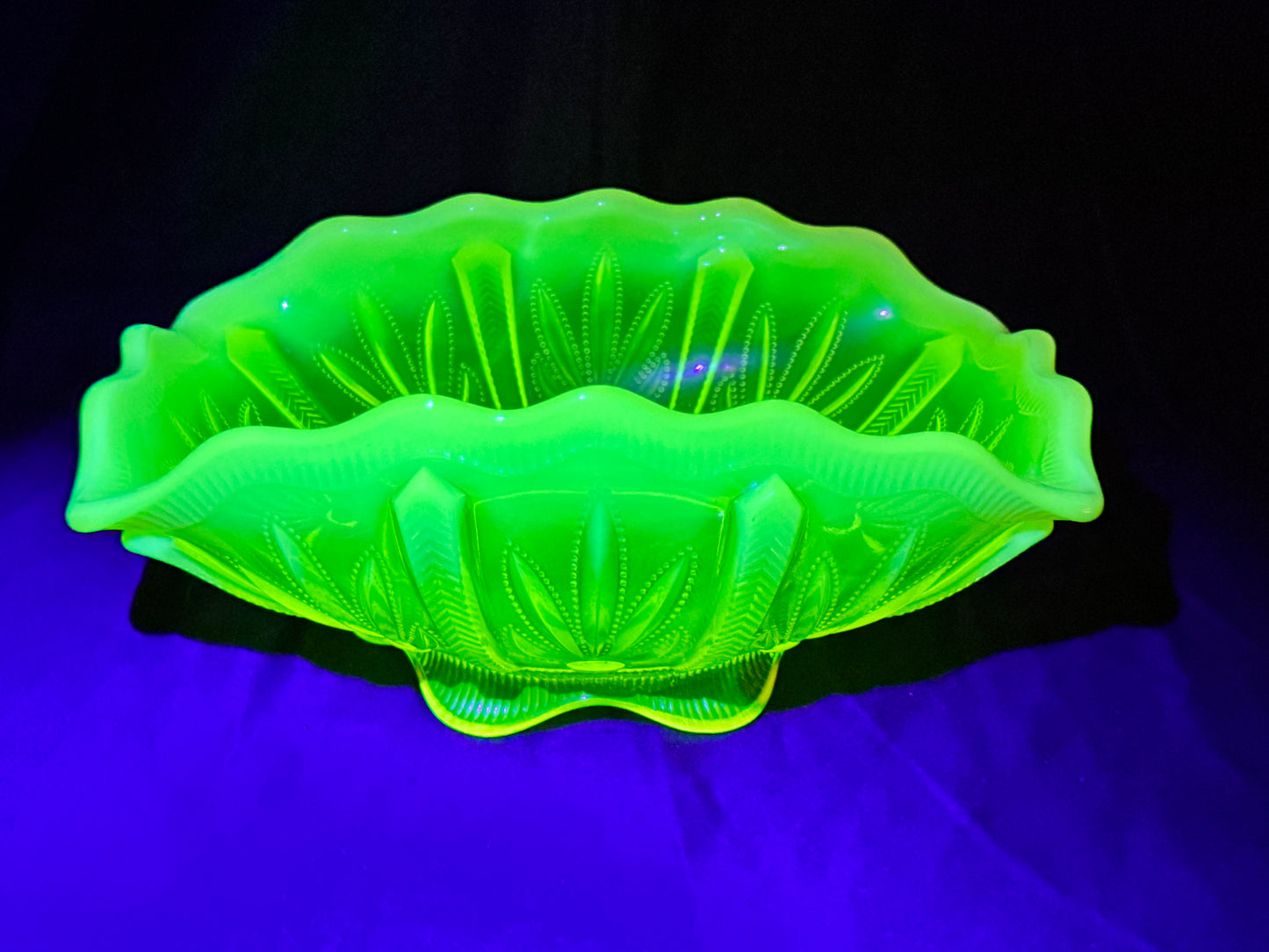 Uranium- Fenton -Cactus- rectangle footed bowl- topaz opalescent - early 20th century-