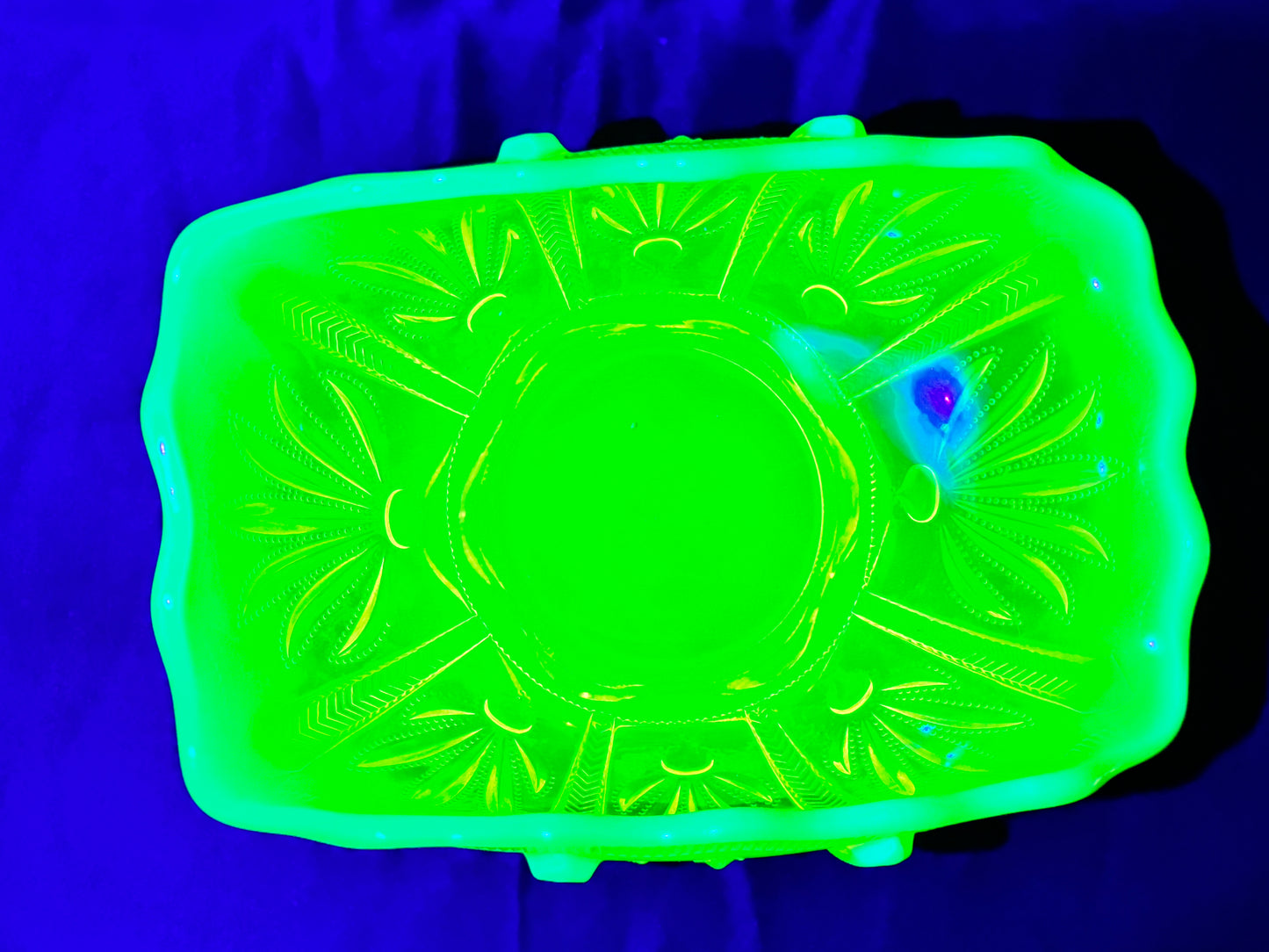 Uranium- Fenton -Cactus- rectangle footed bowl- topaz opalescent - early 20th century-
