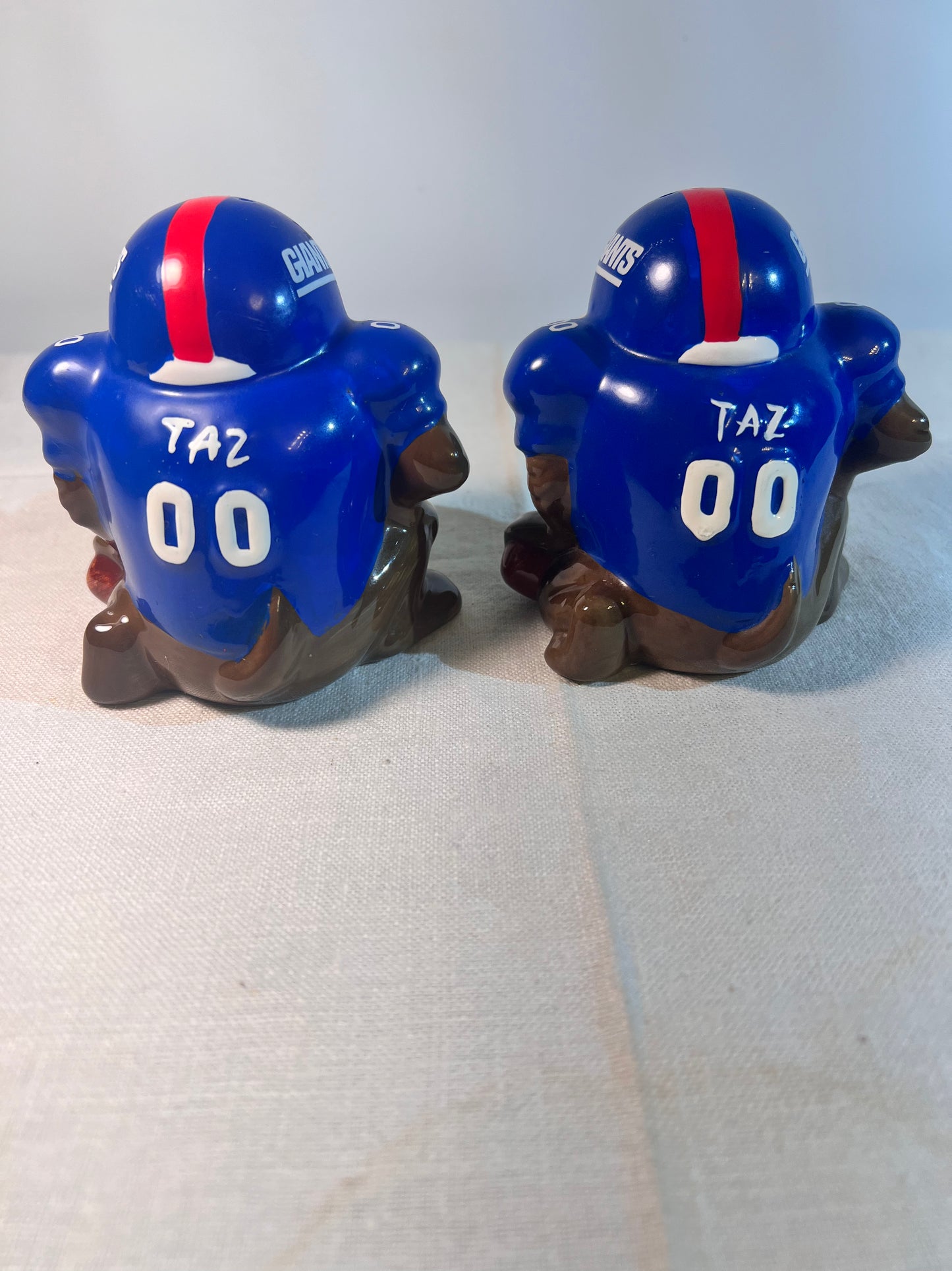 Taz - 3 1/2” Salt and Pepper Shakers- NFL Team- New York Giants- looney Tunes- Warner Brothers