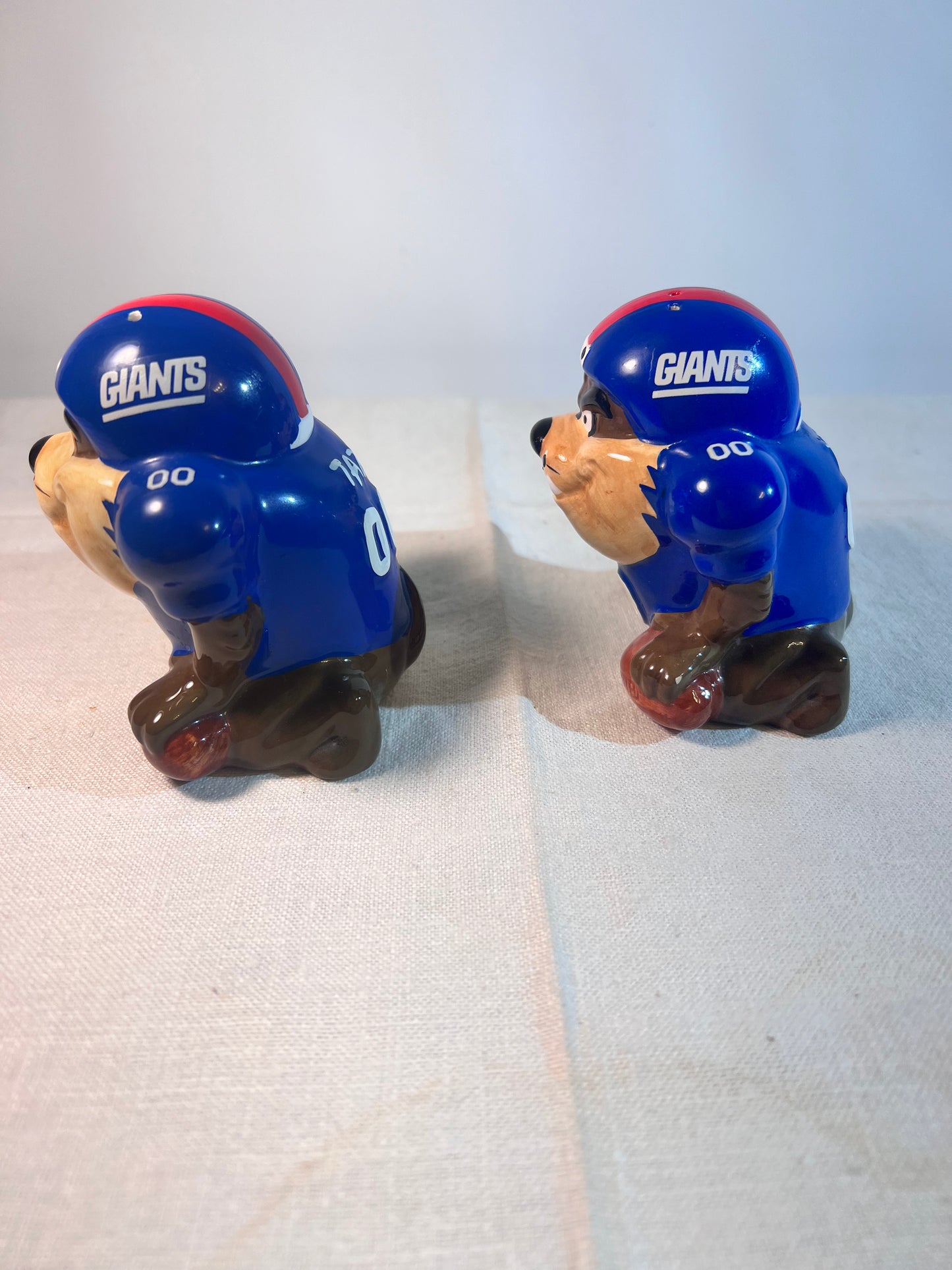 Taz - 3 1/2” Salt and Pepper Shakers- NFL Team- New York Giants- looney Tunes- Warner Brothers