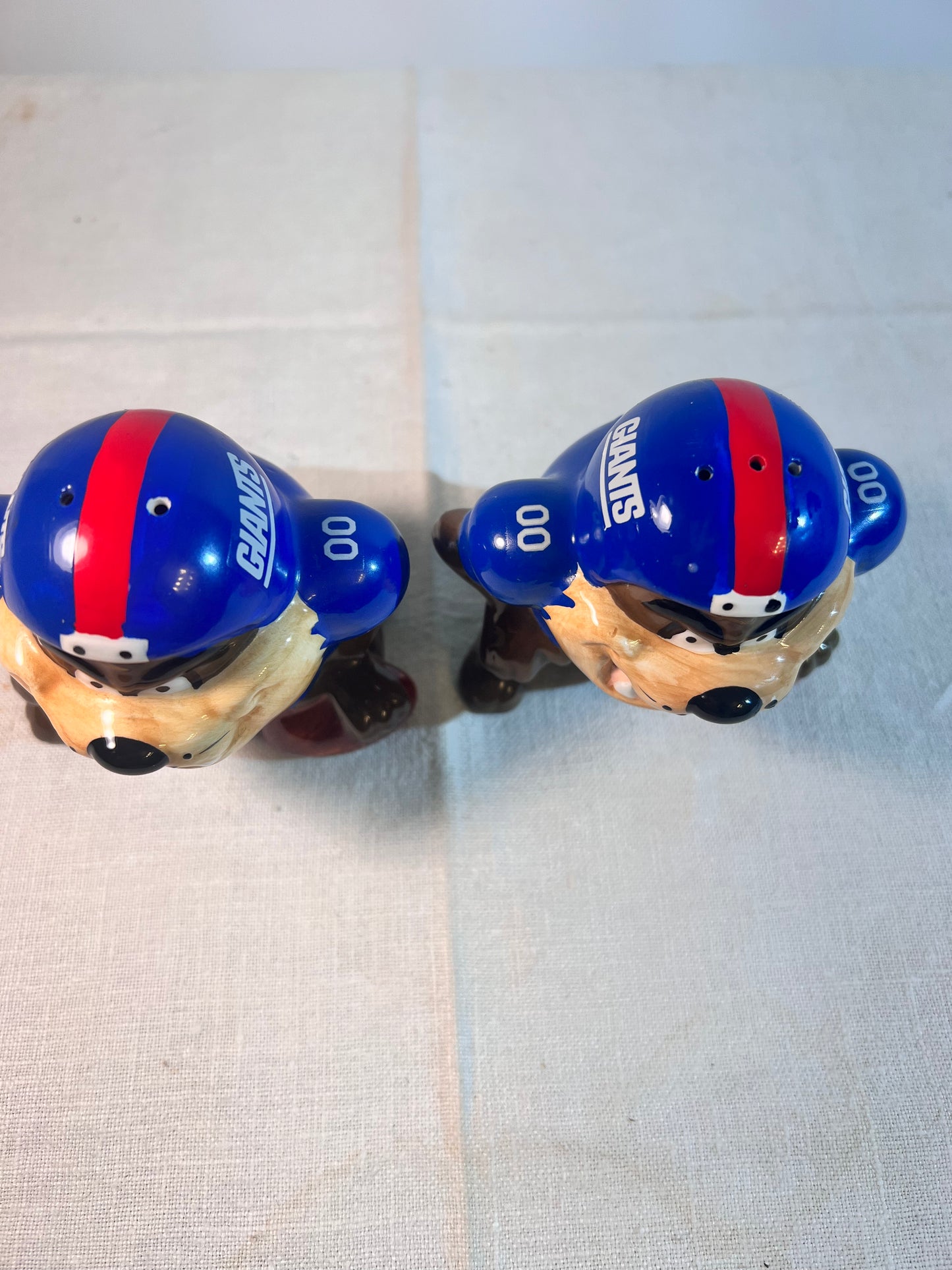 Taz - 3 1/2” Salt and Pepper Shakers- NFL Team- New York Giants- looney Tunes- Warner Brothers