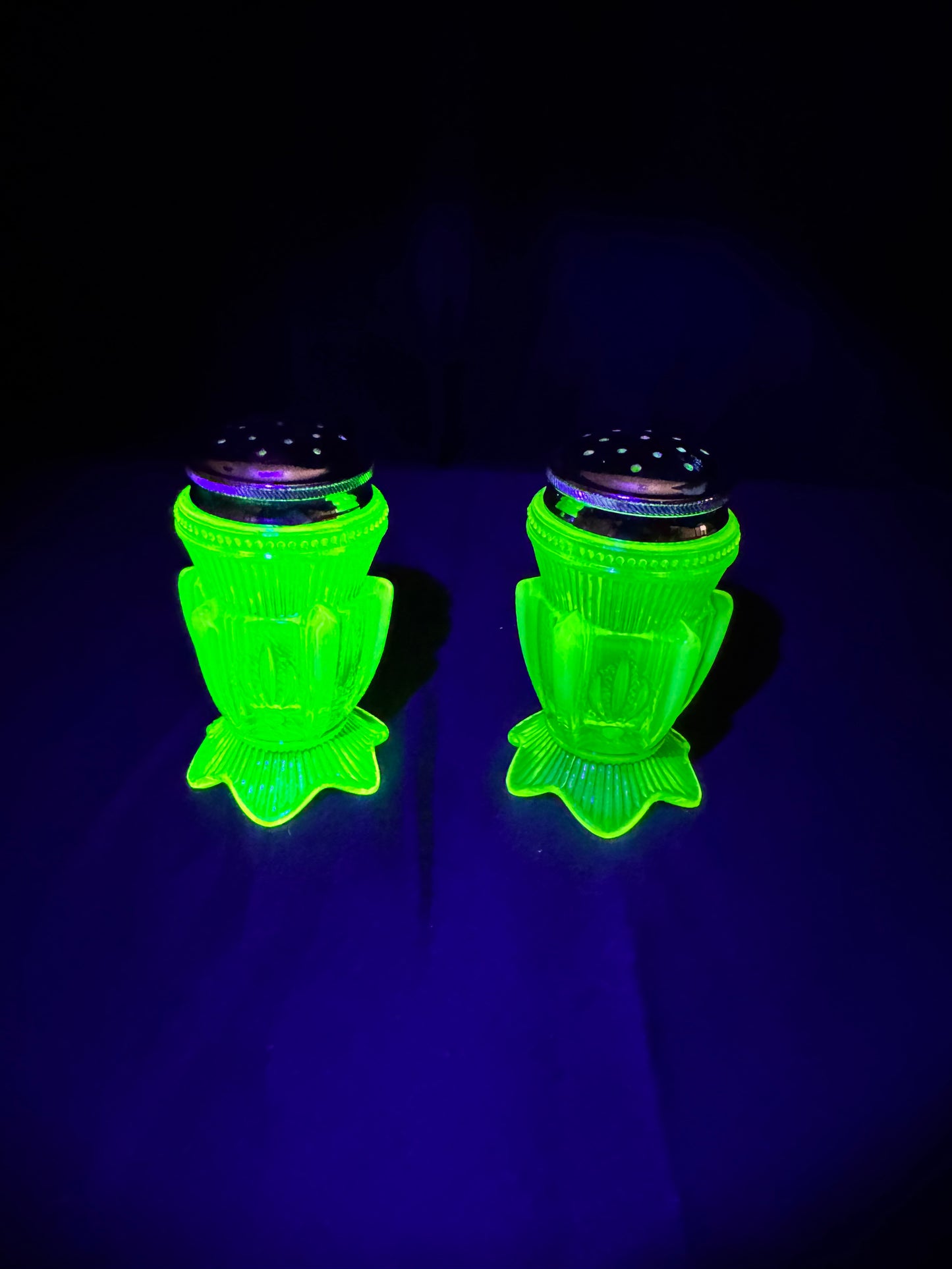 Uranium- Fenton- Cactus- salt and pepper shakers with lids - Topaz Opalescent