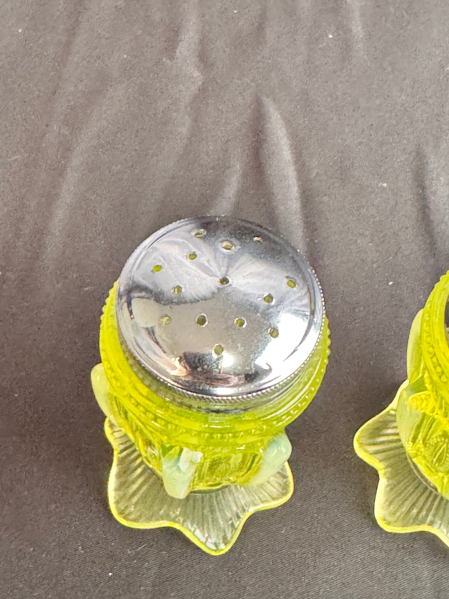 Uranium- Fenton- Cactus- salt and pepper shakers with lids - Topaz Opalescent