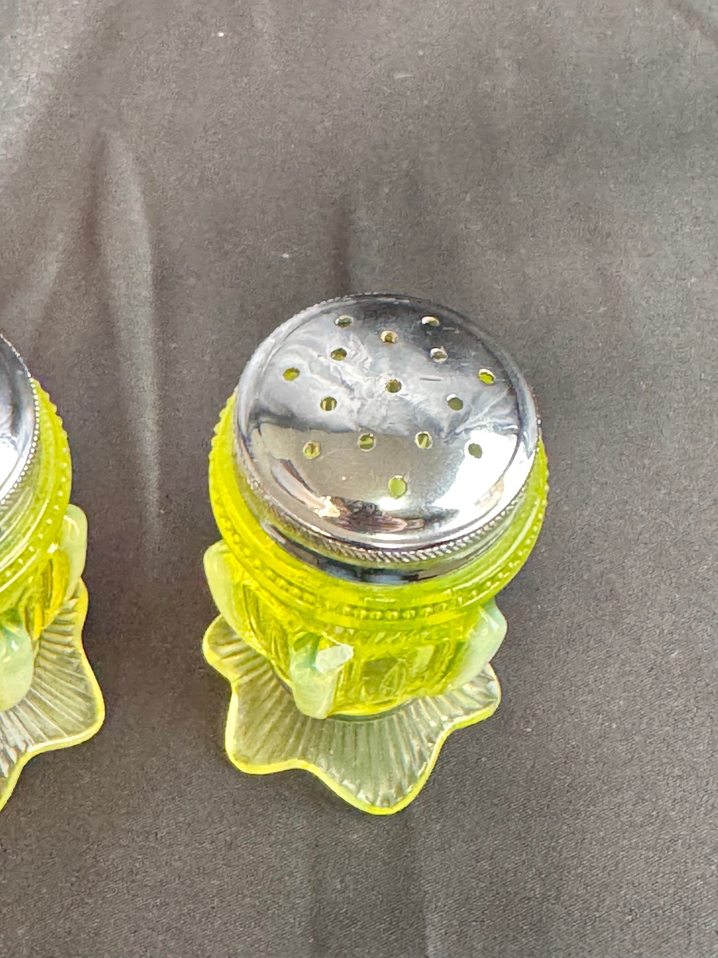 Uranium- Fenton- Cactus- salt and pepper shakers with lids - Topaz Opalescent