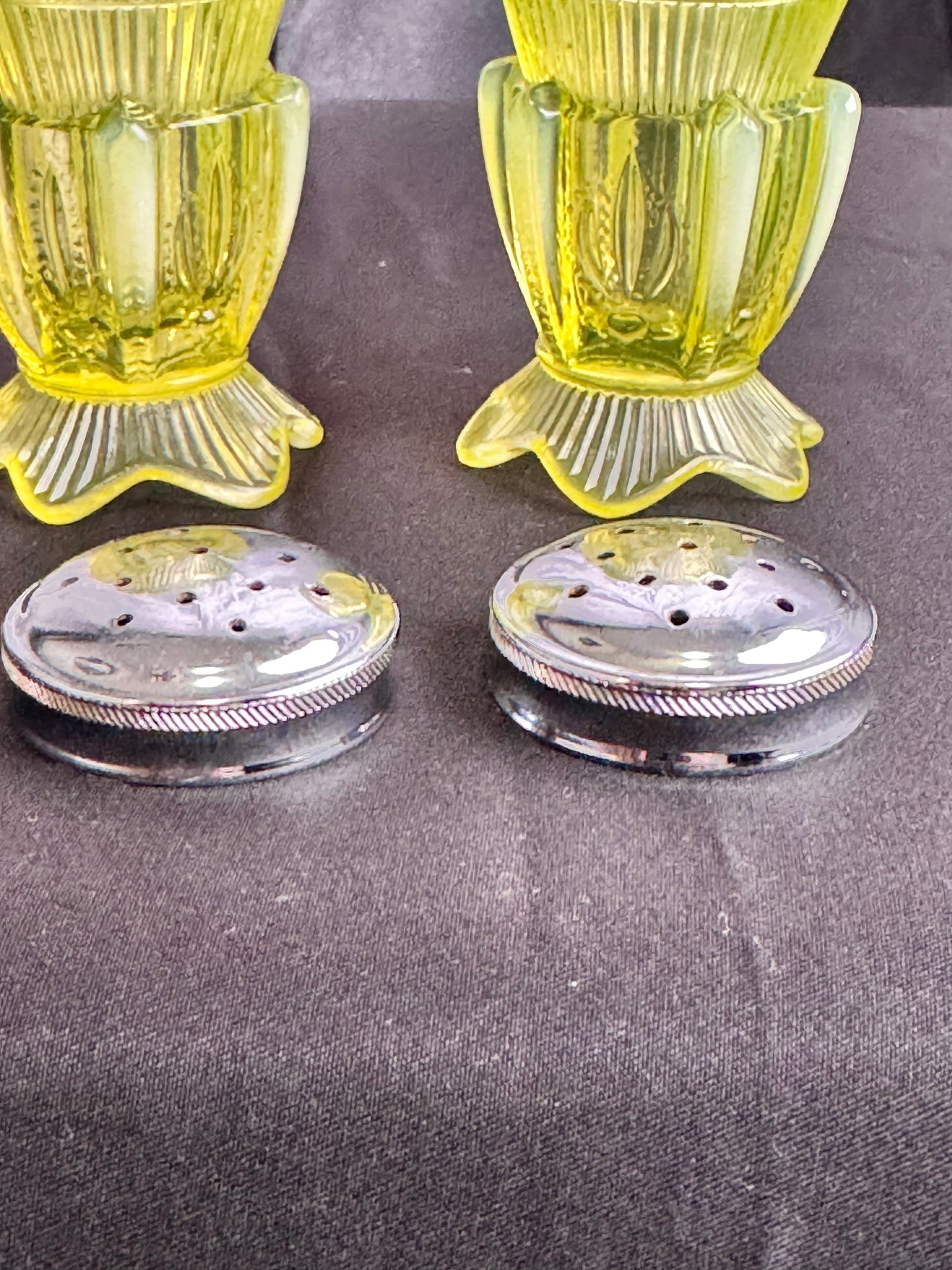 Uranium- Fenton- Cactus- salt and pepper shakers with lids - Topaz Opalescent