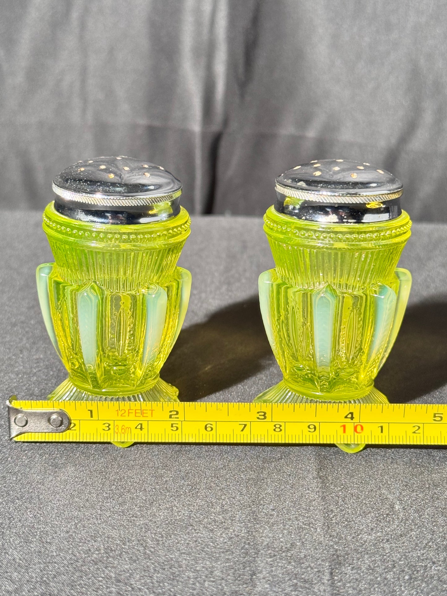 Uranium- Fenton- Cactus- salt and pepper shakers with lids - Topaz Opalescent