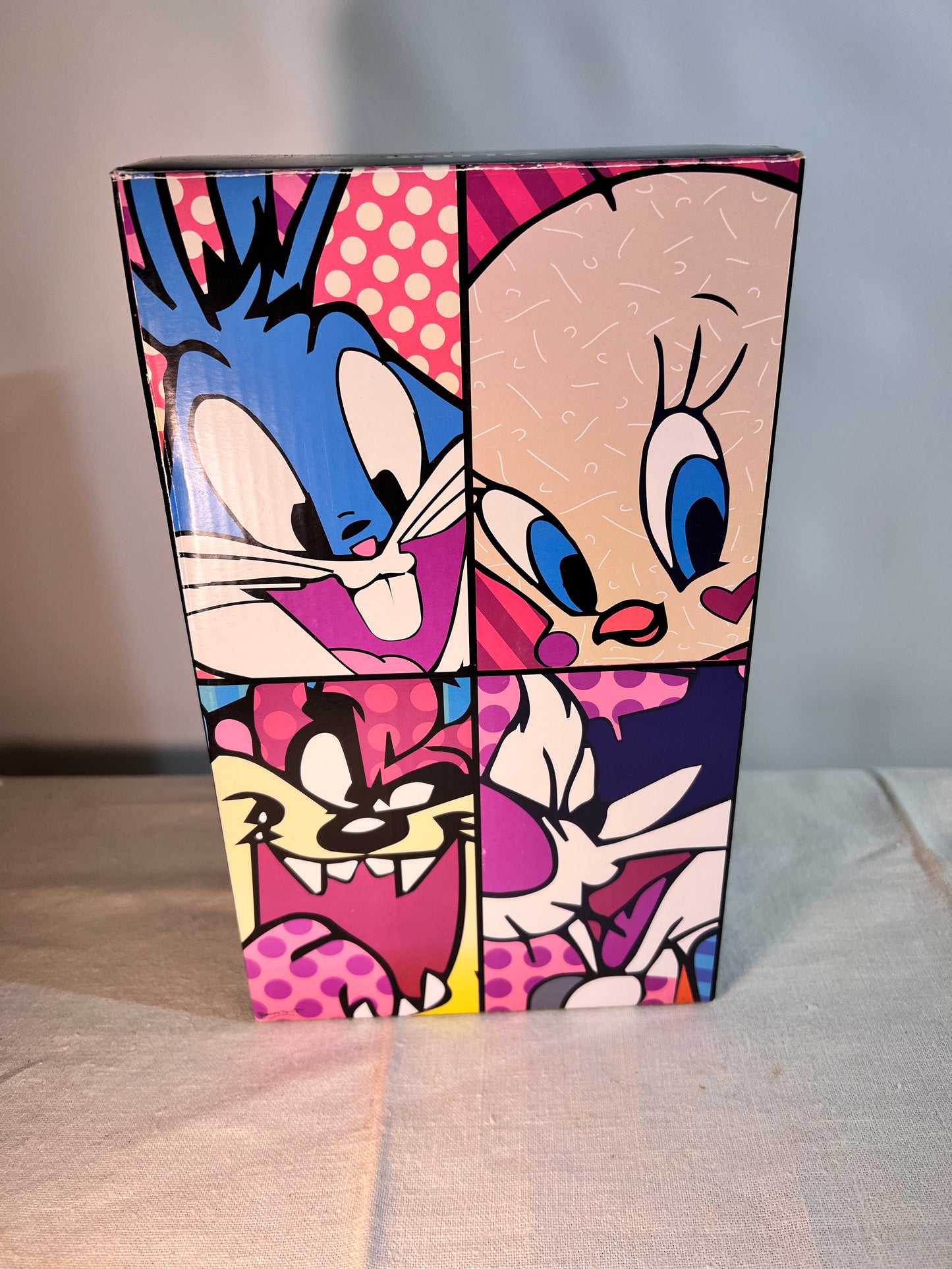 Bugs Bunny -8 1/2” figurine- Britto - looney Tunes- Warner Brothers- item # 4052542