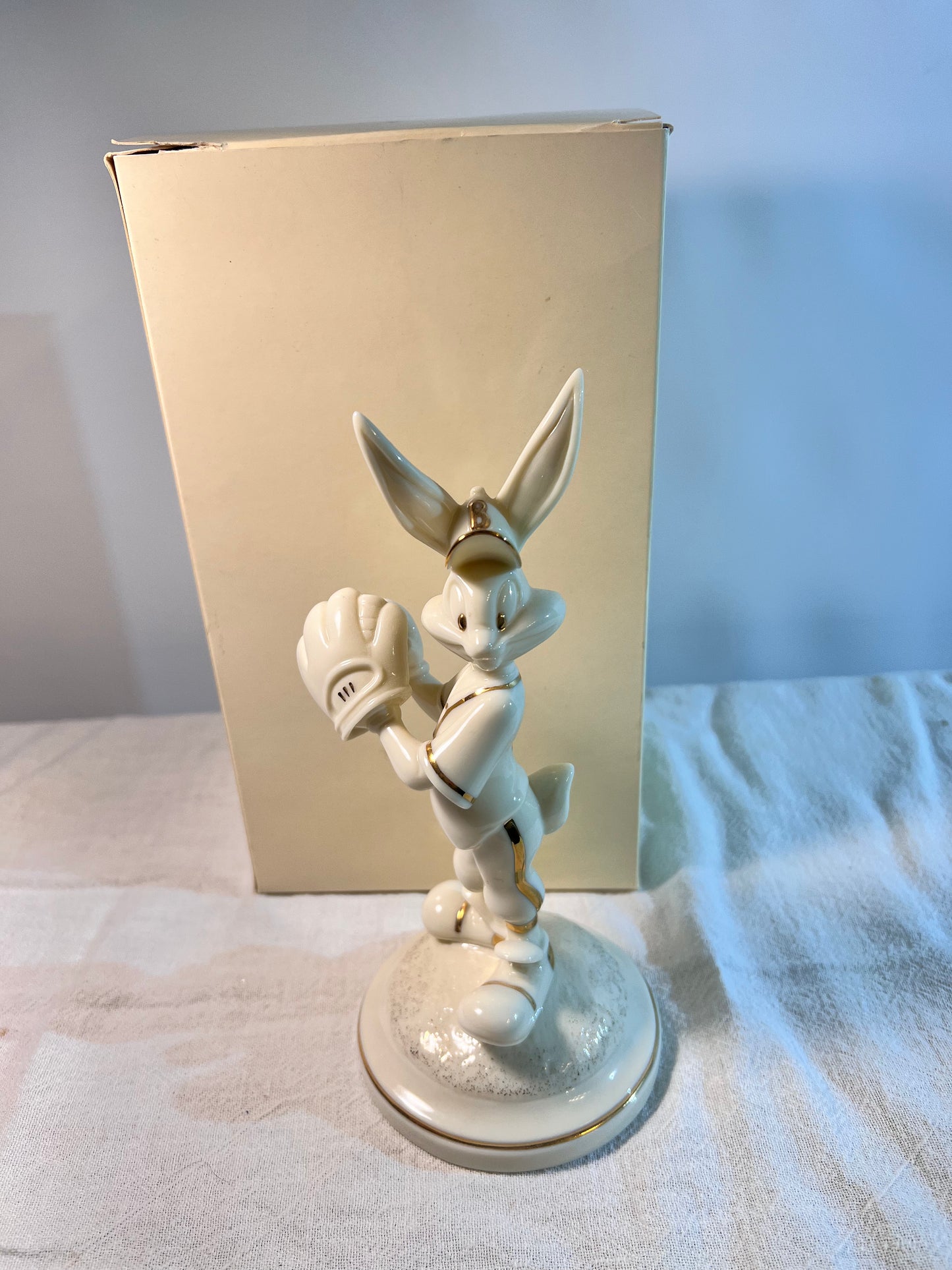Lennox- Bugs Bunny - 8” figurine- Baseball- Looney Tunes- Warner Brothers