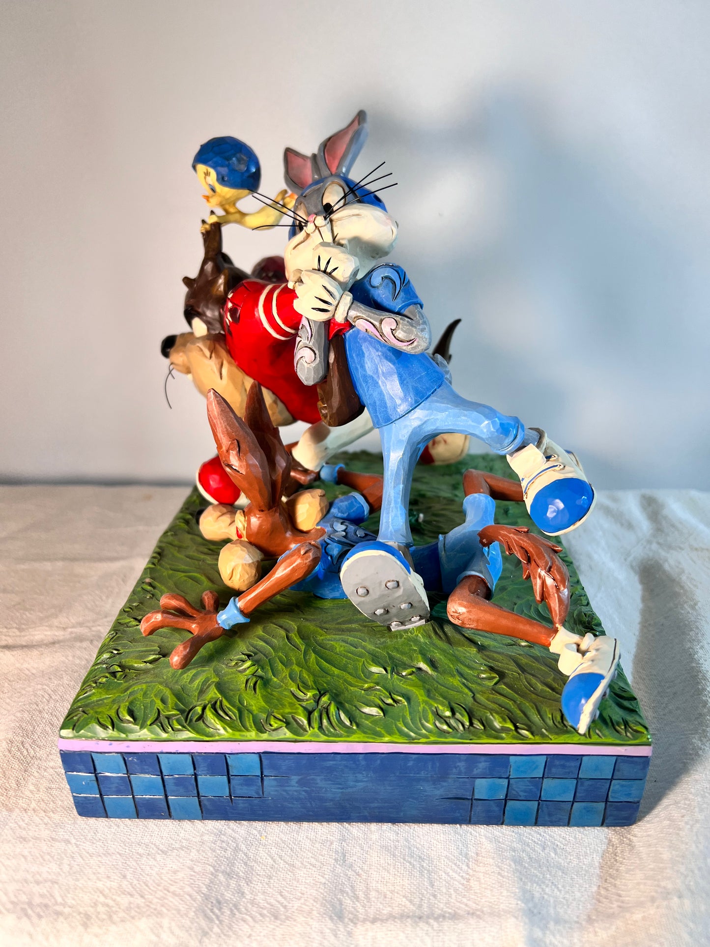 Grid Iron Gridlock - Looney Tunes - Enesco - Taz - Bugs Bunny- Wile E Coyote- Tweety - Football- Warner Brothers-2016 - 7 1/2” figurine