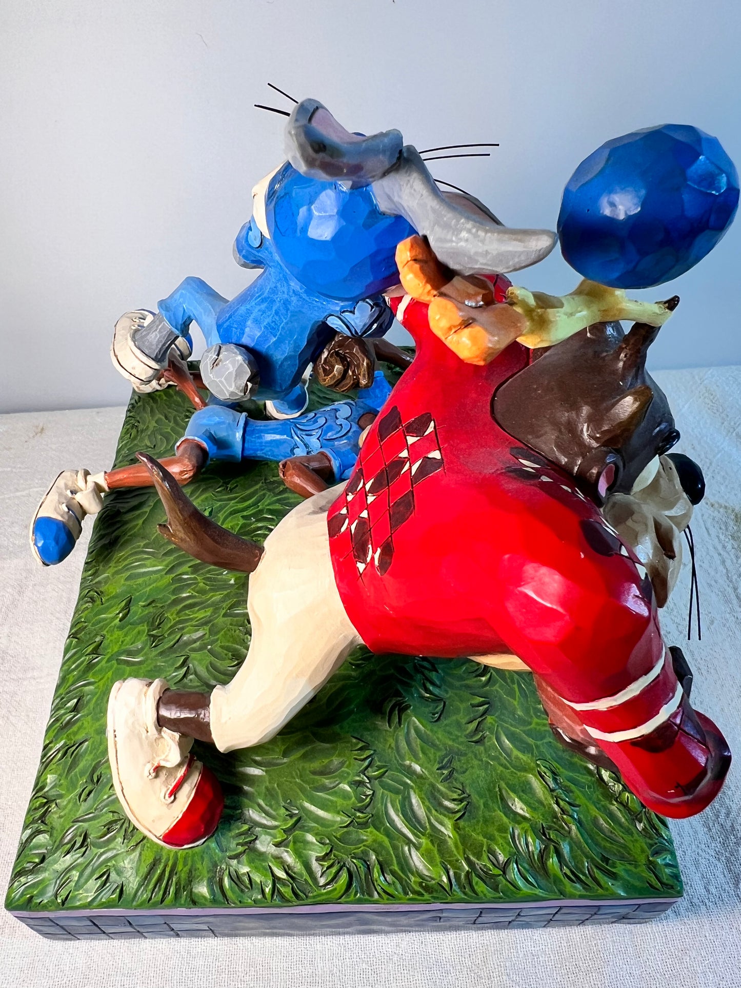 Grid Iron Gridlock - Looney Tunes - Enesco - Taz - Bugs Bunny- Wile E Coyote- Tweety - Football- Warner Brothers-2016 - 7 1/2” figurine