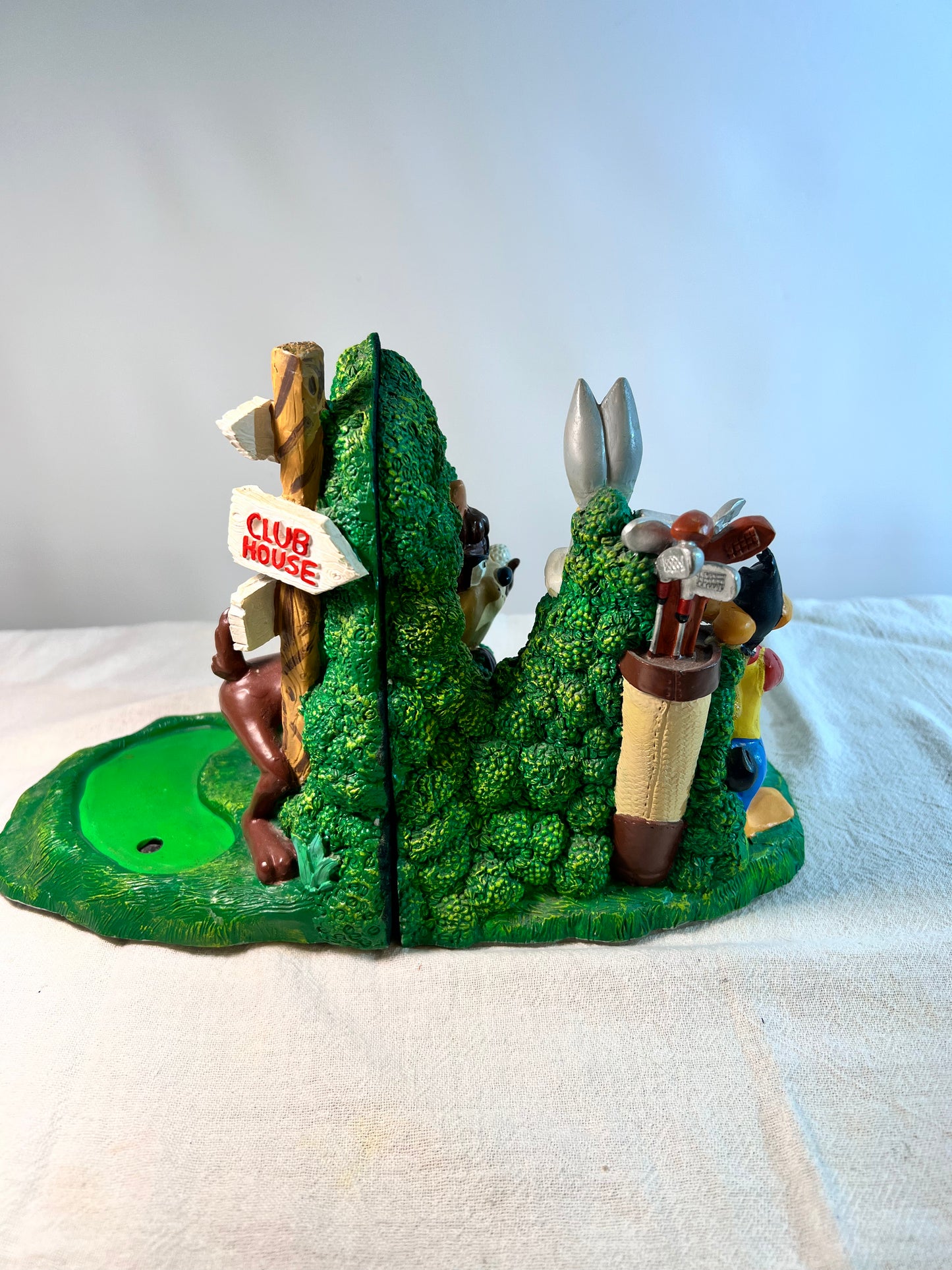 Bugs bunny Taz and Daffy playing Golf- 6.5” bookends- Figi Graphics- out of Bounds-1994 - Looney Tunes- Warner Brothers