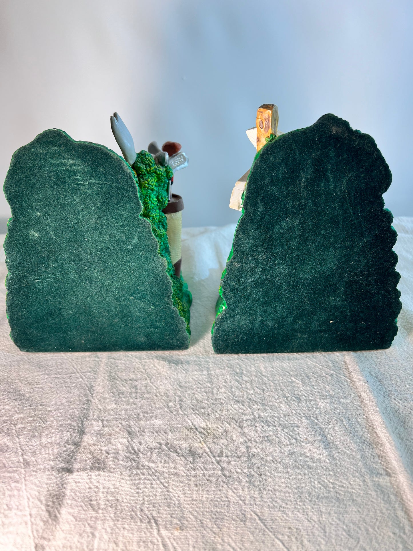 Bugs bunny Taz and Daffy playing Golf- 6.5” bookends- Figi Graphics- out of Bounds-1994 - Looney Tunes- Warner Brothers