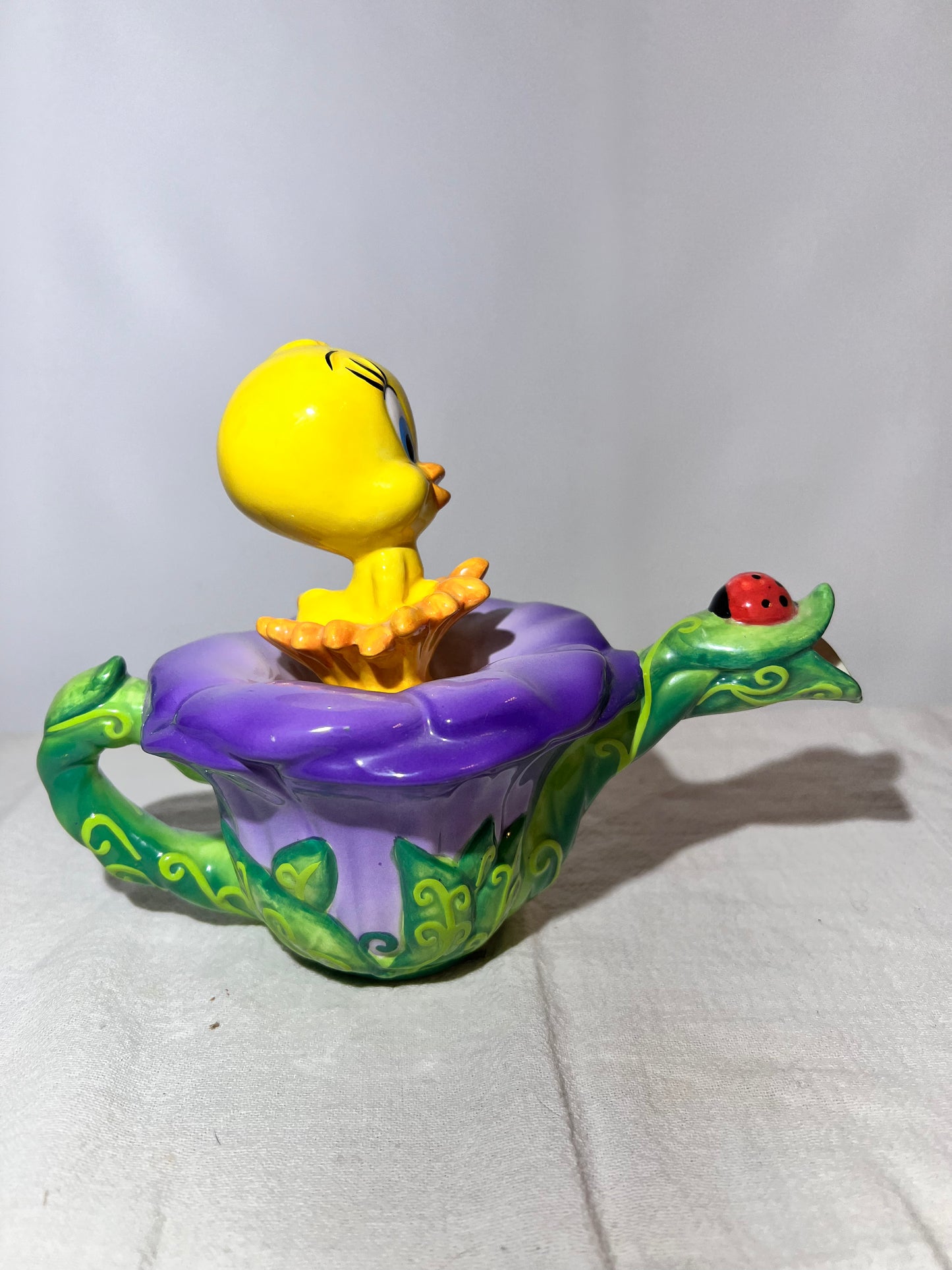 Tweety bird Flower with Lady Bug- 6” tea pot - looney Tunes-Warner Brothers 1999