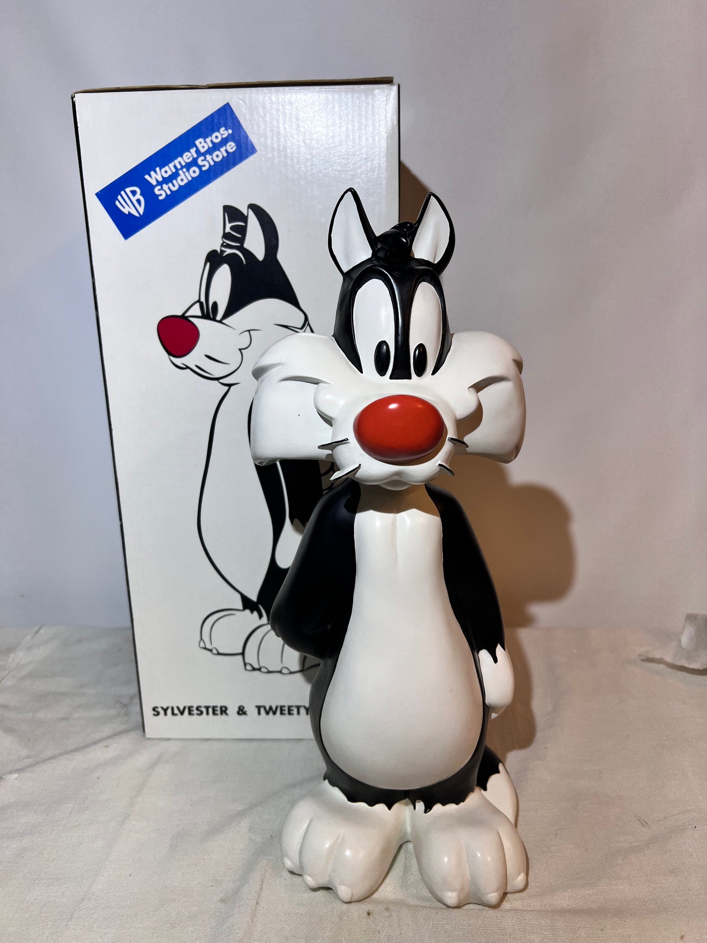 Sylvester and Tweety 14” statue- Warner Brothers- Looney Tunes- 2000- original box