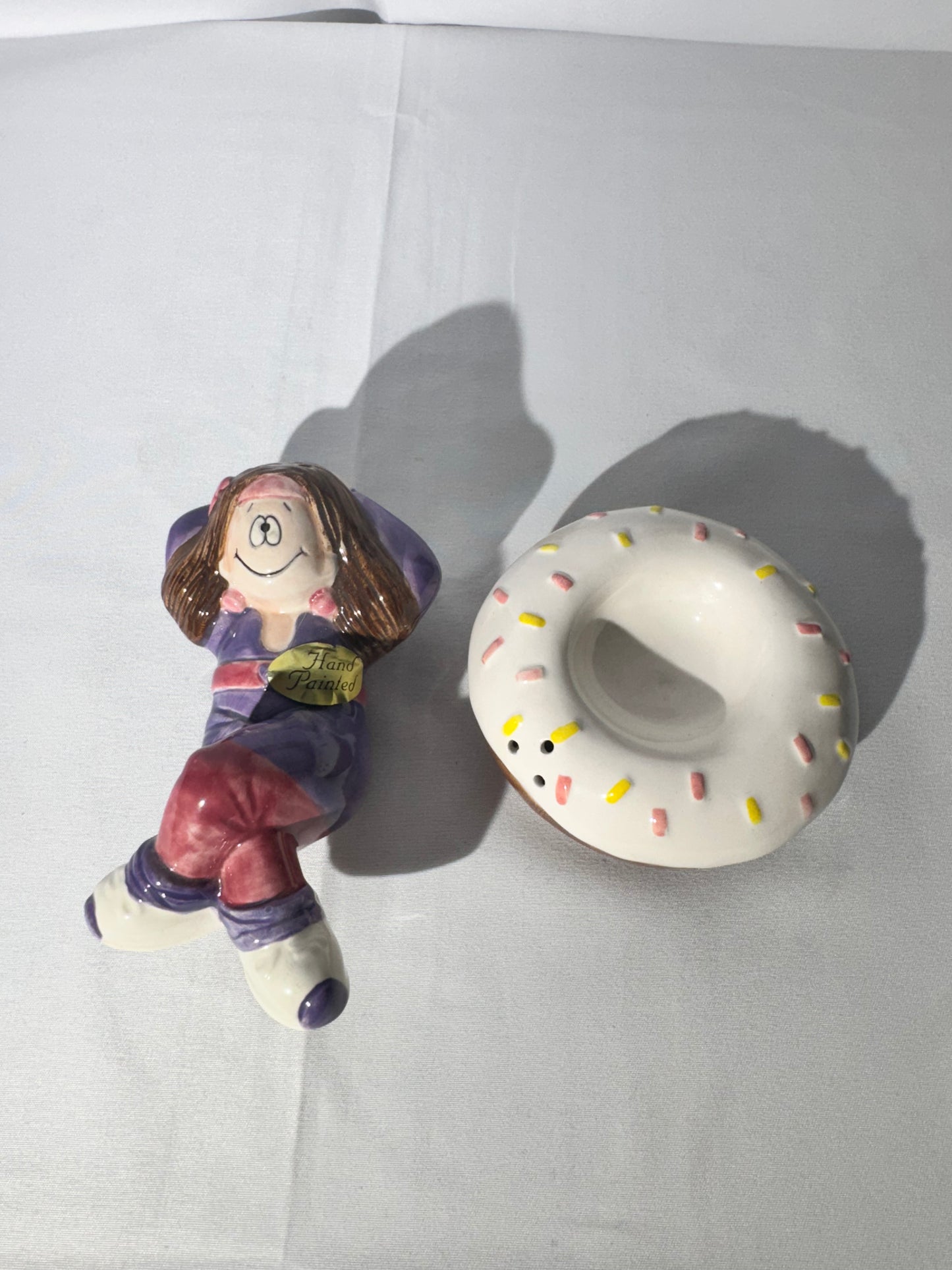 Cathy Buiewite - Salt and Pepper shakers - Papel - Hand painted- made in Sri Lanka-