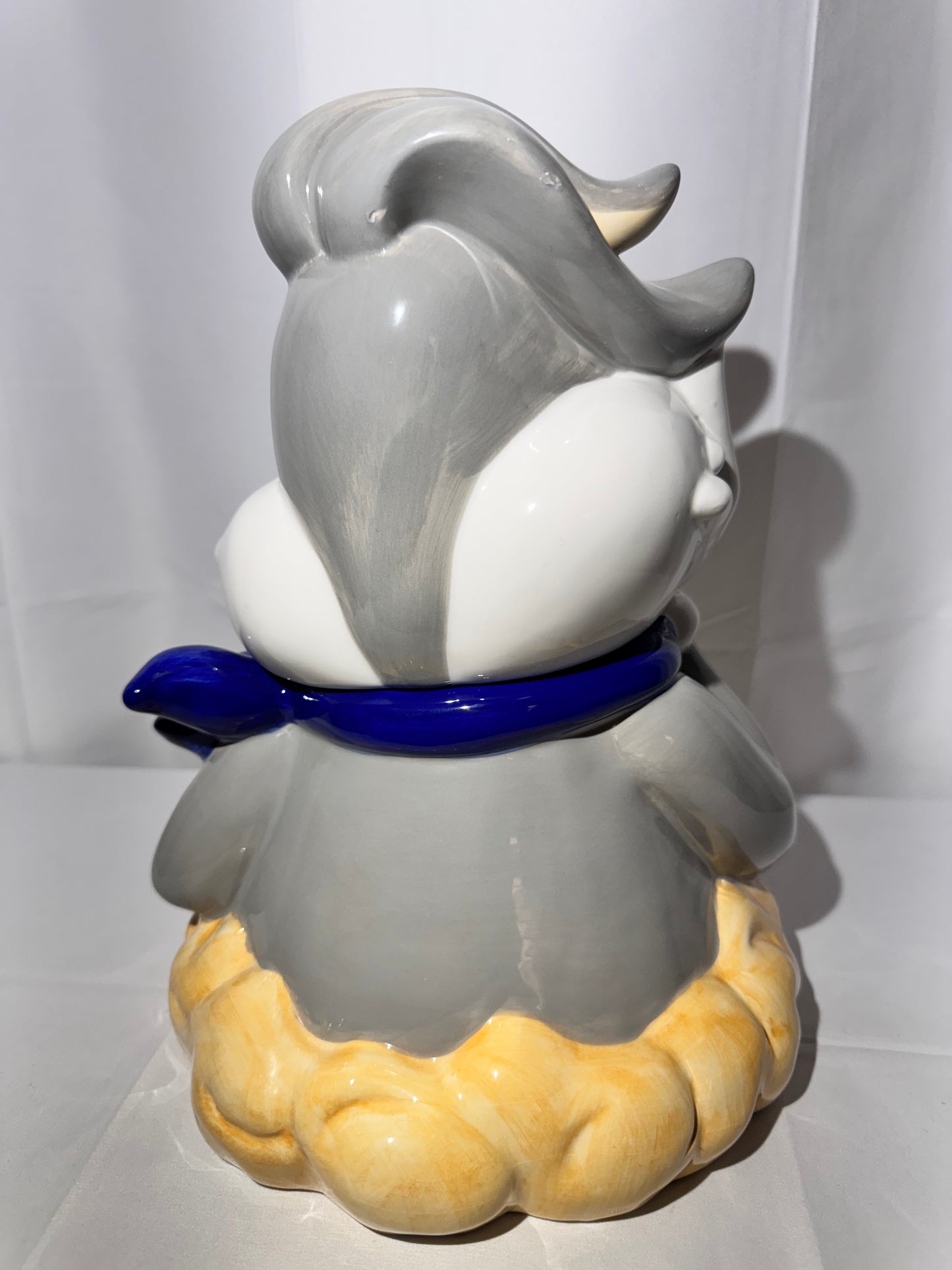 Bugs Bunny eating a carrot- Cookie Jar - Looney Tunes- Warner Brothers- Gibson -1999
