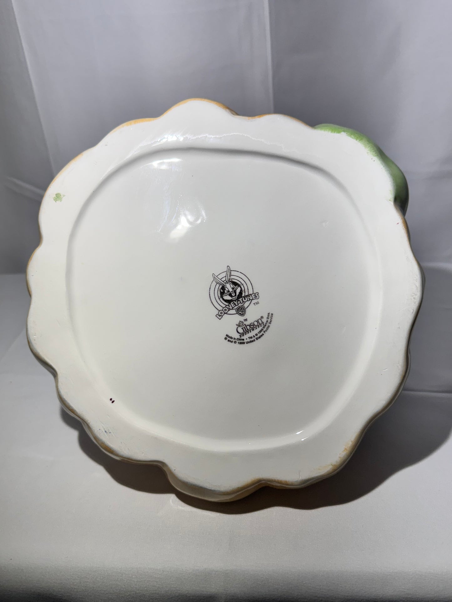 Bugs Bunny eating a carrot- Cookie Jar - Looney Tunes- Warner Brothers- Gibson -1999