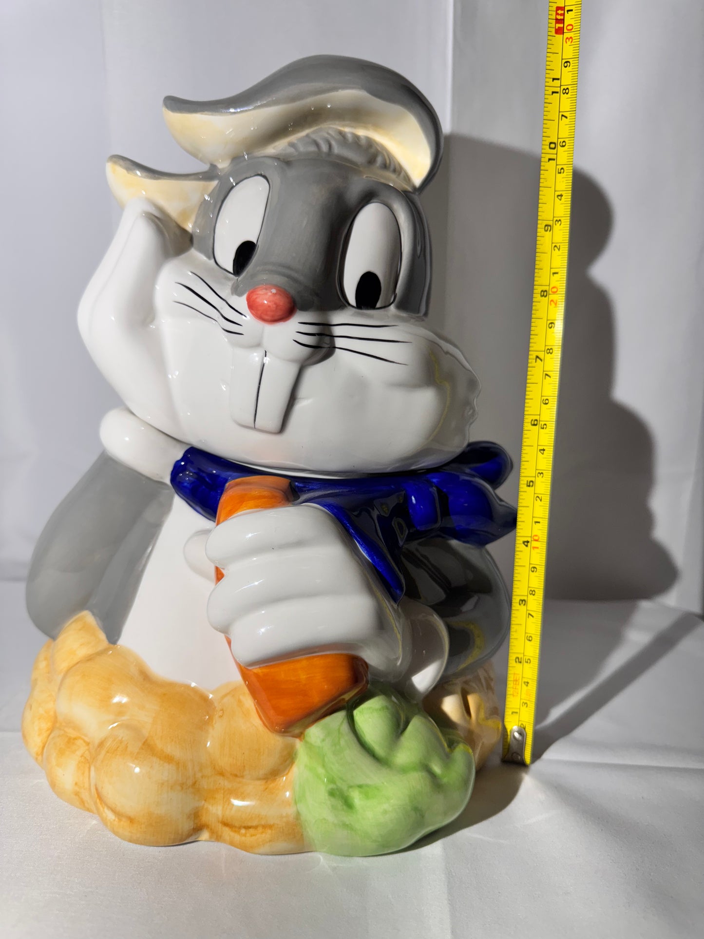 Bugs Bunny eating a carrot- Cookie Jar - Looney Tunes- Warner Brothers- Gibson -1999