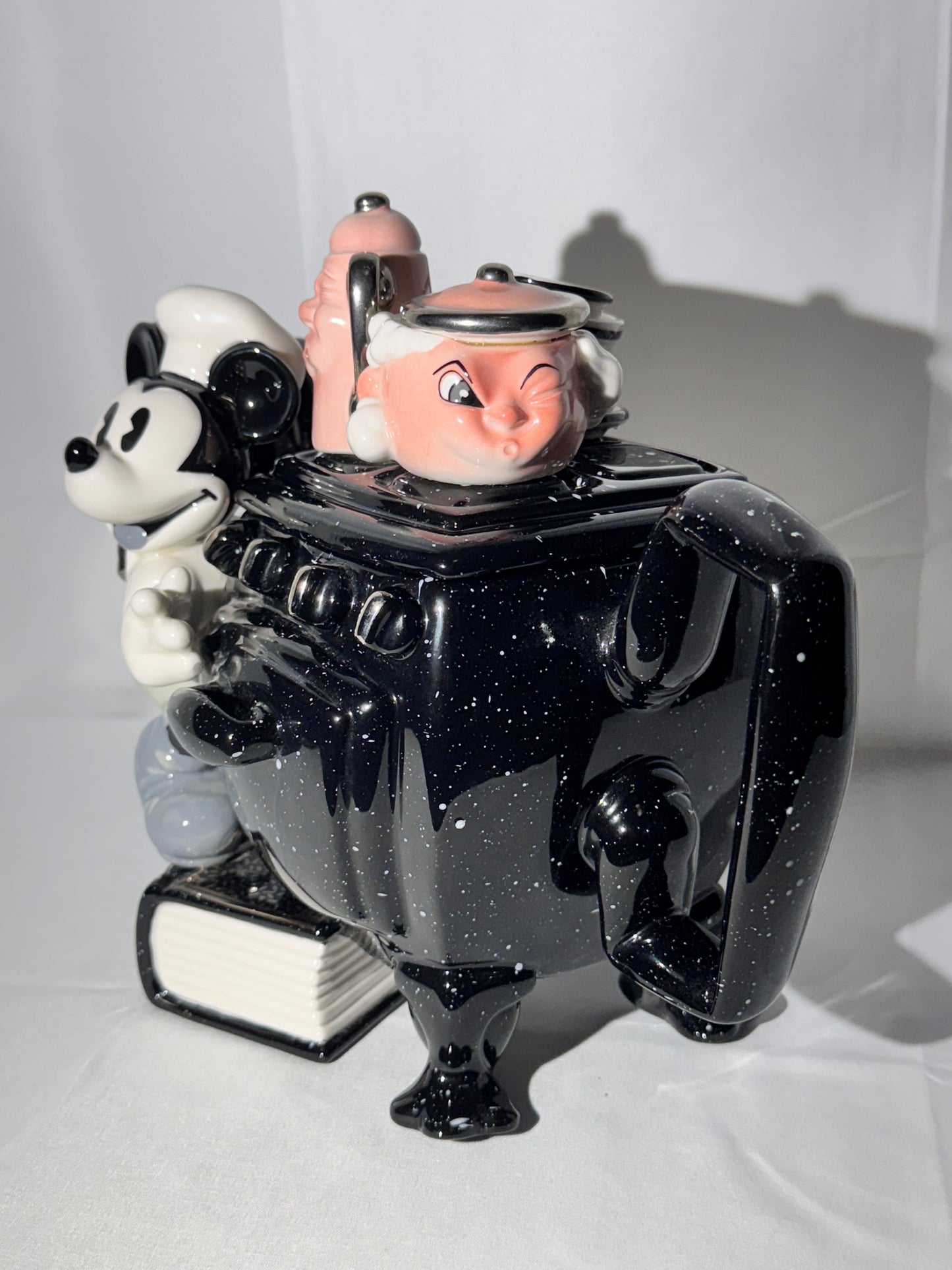 Mickey Mouse -Teapot - Disney Showcase Collection- limited edition 1951/5,000 - mickeys stove - Paul Cardew