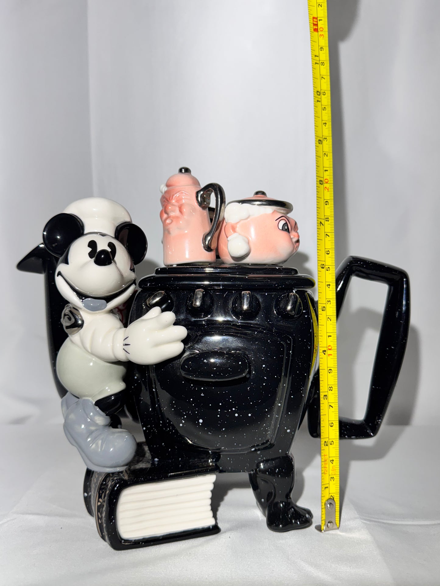 Mickey Mouse -Teapot - Disney Showcase Collection- limited edition 1951/5,000 - mickeys stove - Paul Cardew