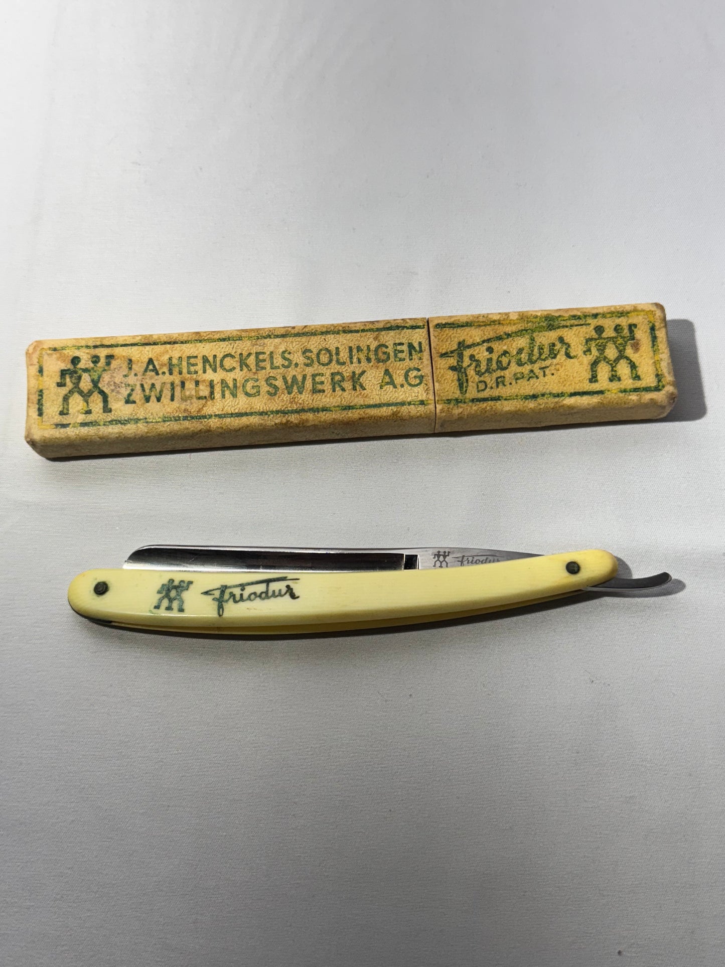 Vintage straight razor- J.A. Henckels. Solingen Zwillingswerk A.G - J.A. Henckels Friodur