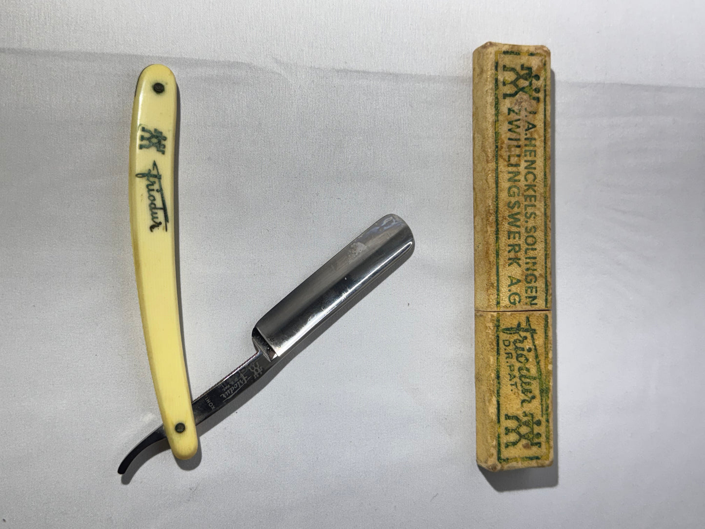 Vintage straight razor- J.A. Henckels. Solingen Zwillingswerk A.G - J.A. Henckels Friodur