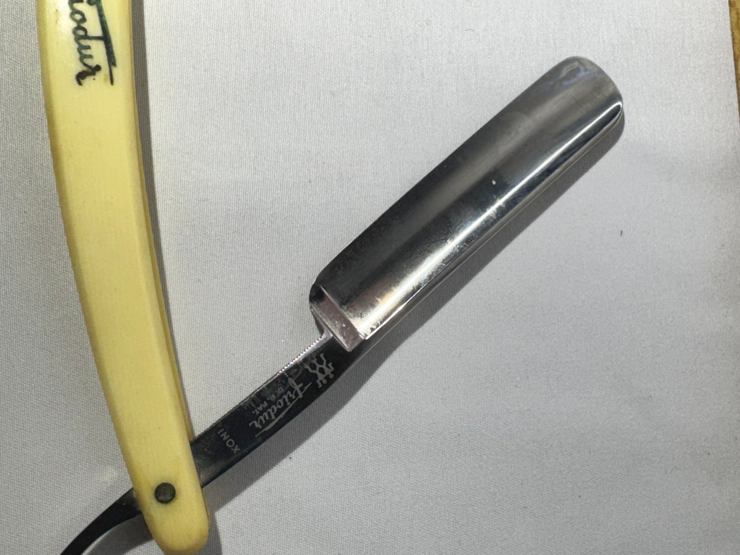 Vintage straight razor- J.A. Henckels. Solingen Zwillingswerk A.G - J.A. Henckels Friodur