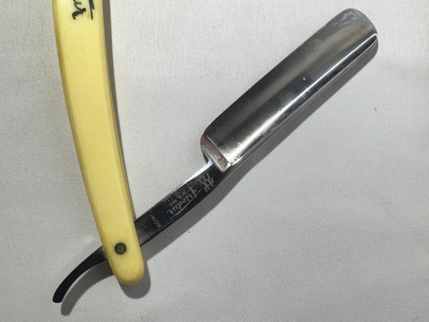 Vintage straight razor- J.A. Henckels. Solingen Zwillingswerk A.G - J.A. Henckels Friodur