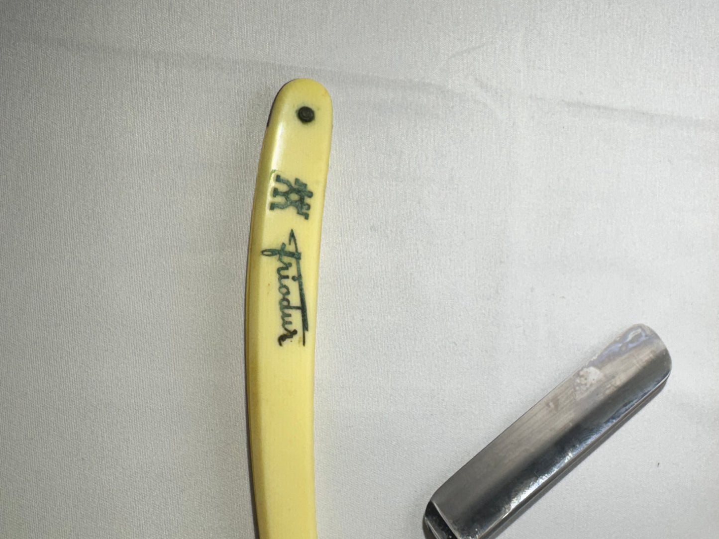 Vintage straight razor- J.A. Henckels. Solingen Zwillingswerk A.G - J.A. Henckels Friodur