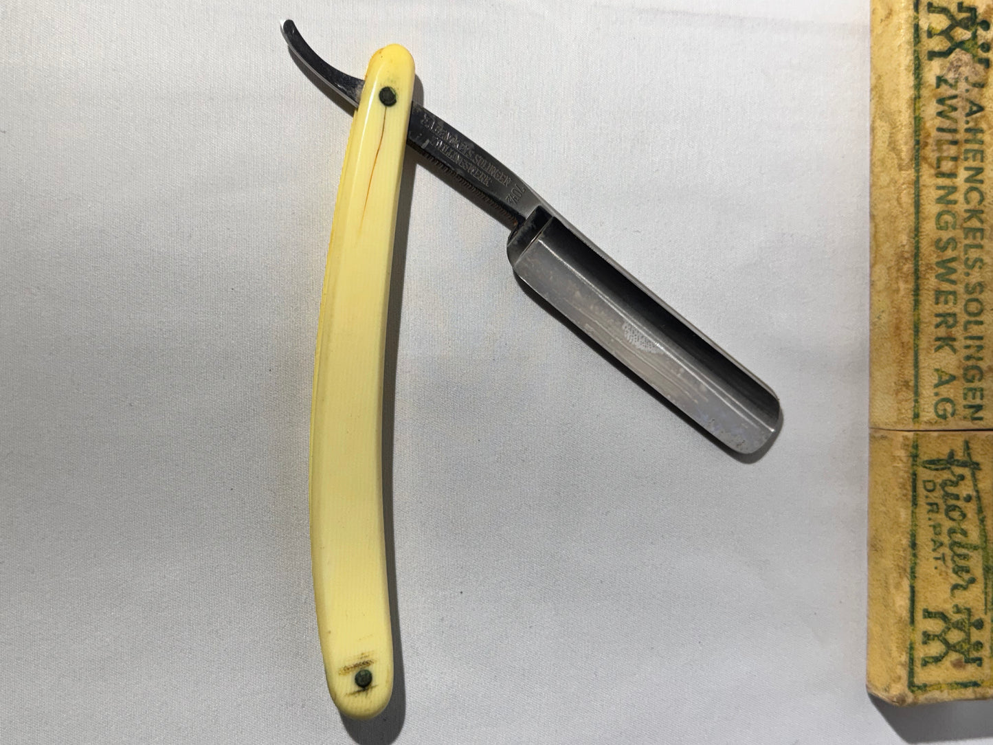 Vintage straight razor- J.A. Henckels. Solingen Zwillingswerk A.G - J.A. Henckels Friodur