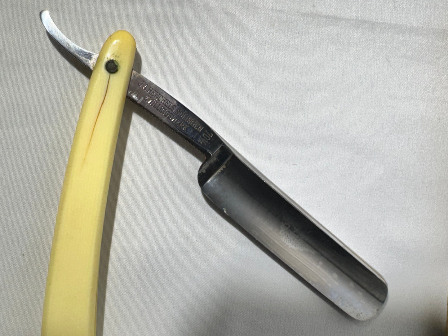 Vintage straight razor- J.A. Henckels. Solingen Zwillingswerk A.G - J.A. Henckels Friodur
