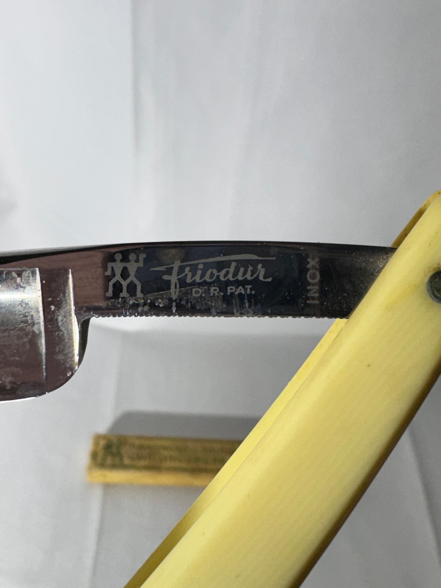 Vintage straight razor- J.A. Henckels. Solingen Zwillingswerk A.G - J.A. Henckels Friodur