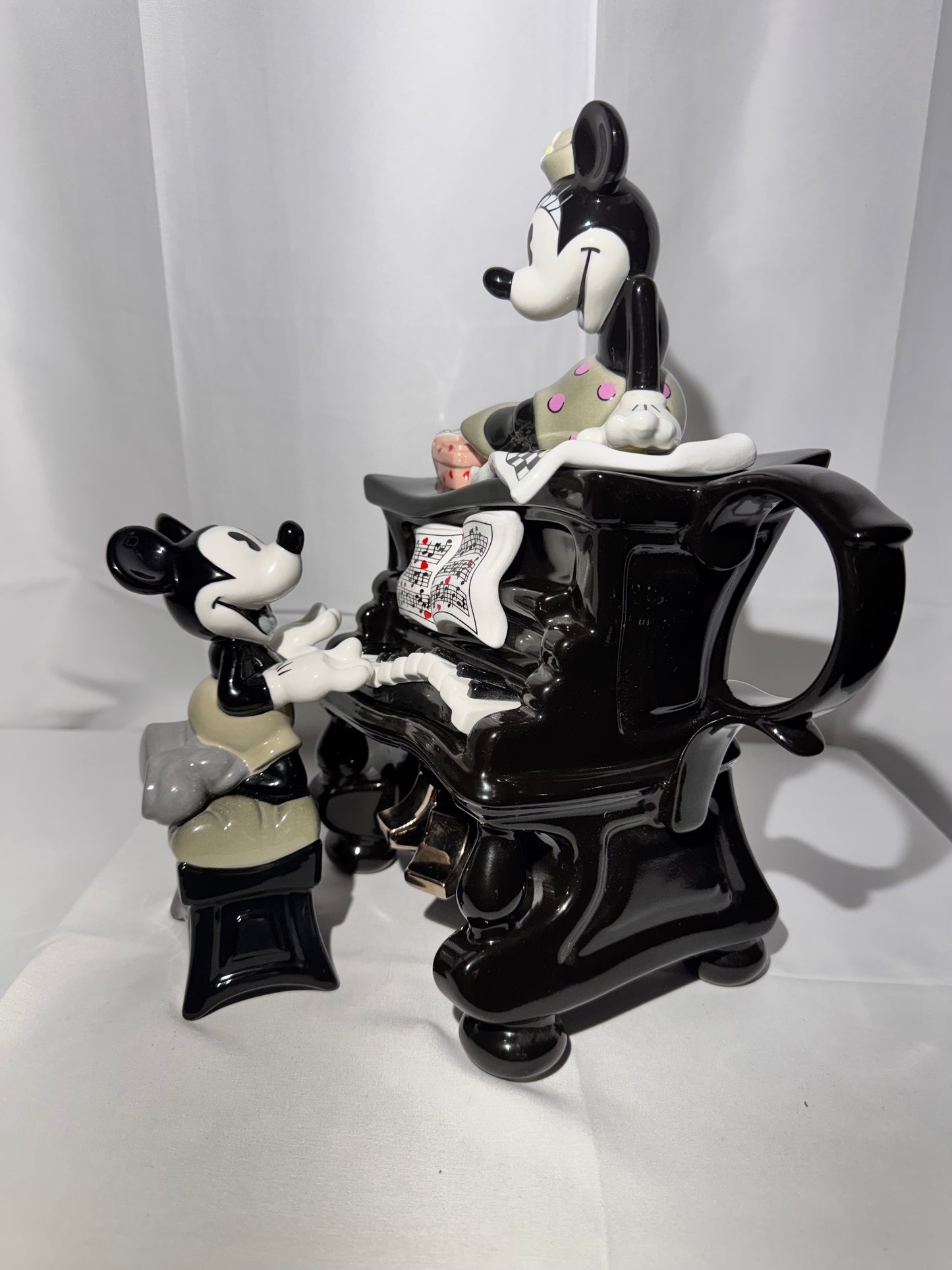 Mickey and Minnie Mouse- Large Piano - Teapot - Disney showcase collection by Paul Cardew - limited edition- #3449/5000