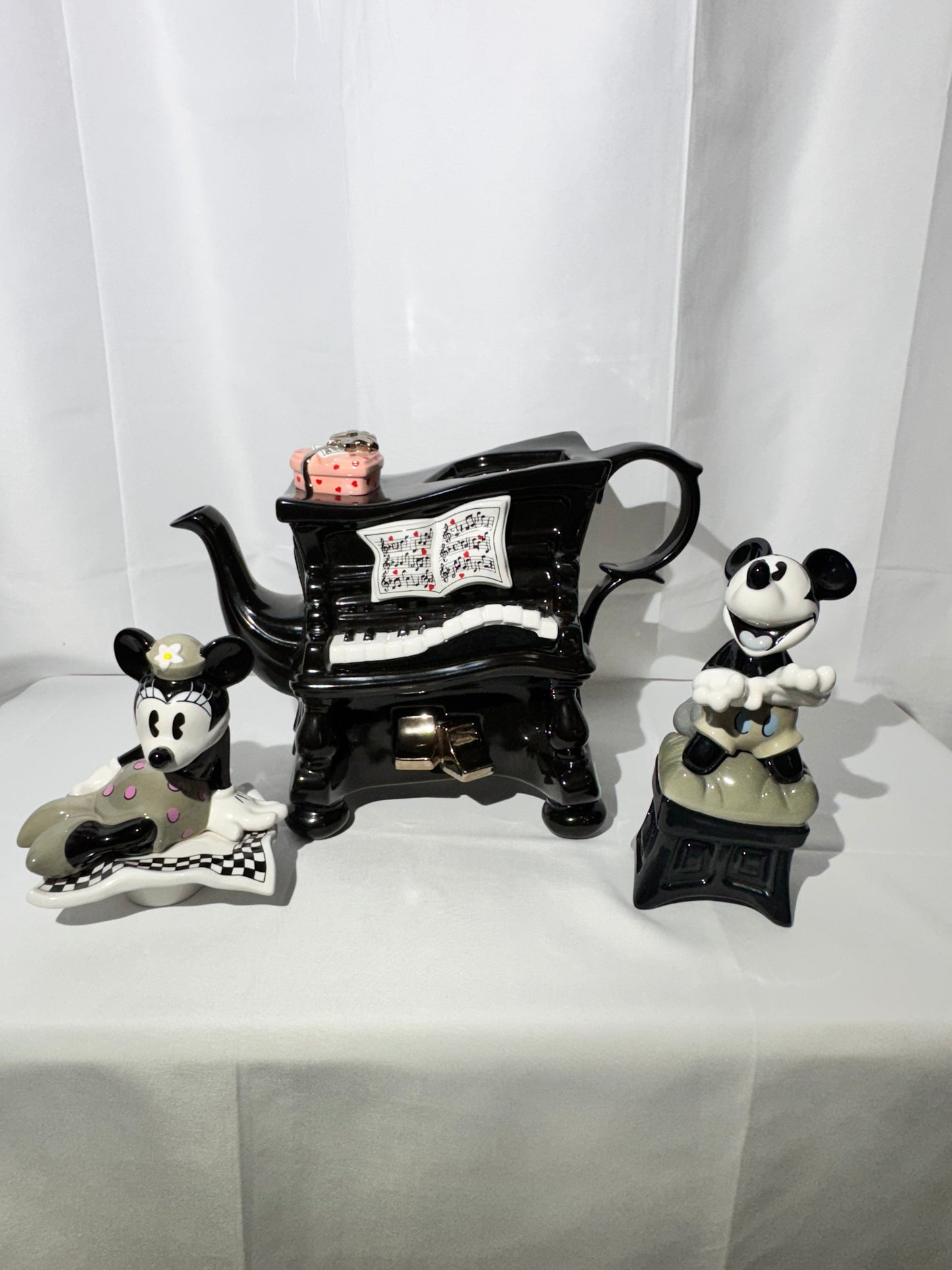 Mickey and Minnie Mouse- Large Piano - Teapot - Disney showcase collection by Paul Cardew - limited edition- #3449/5000