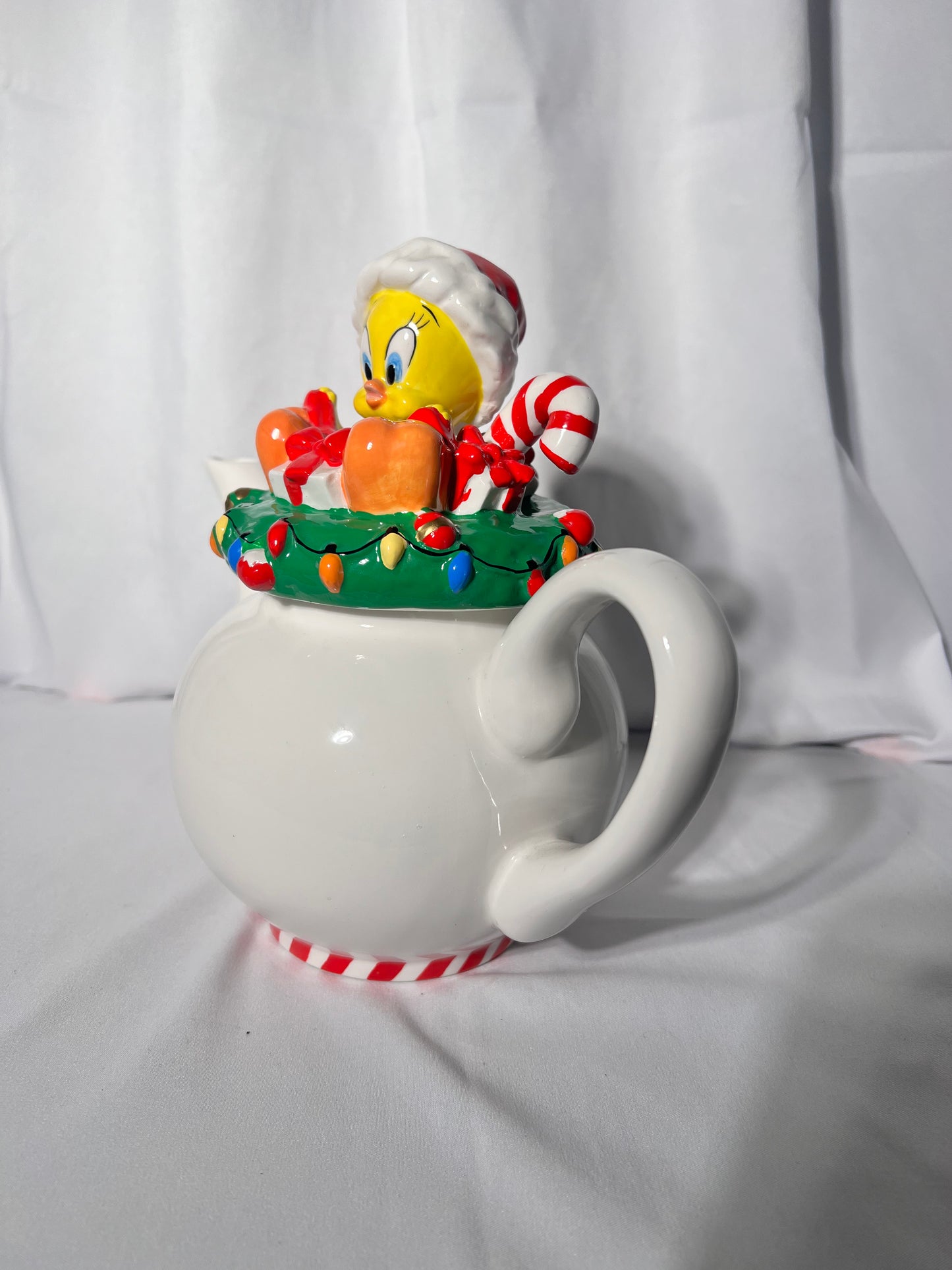 Tweety Bird- 9” tea pot- Christmas- Warner Brothers- Looney Tunes- 1998