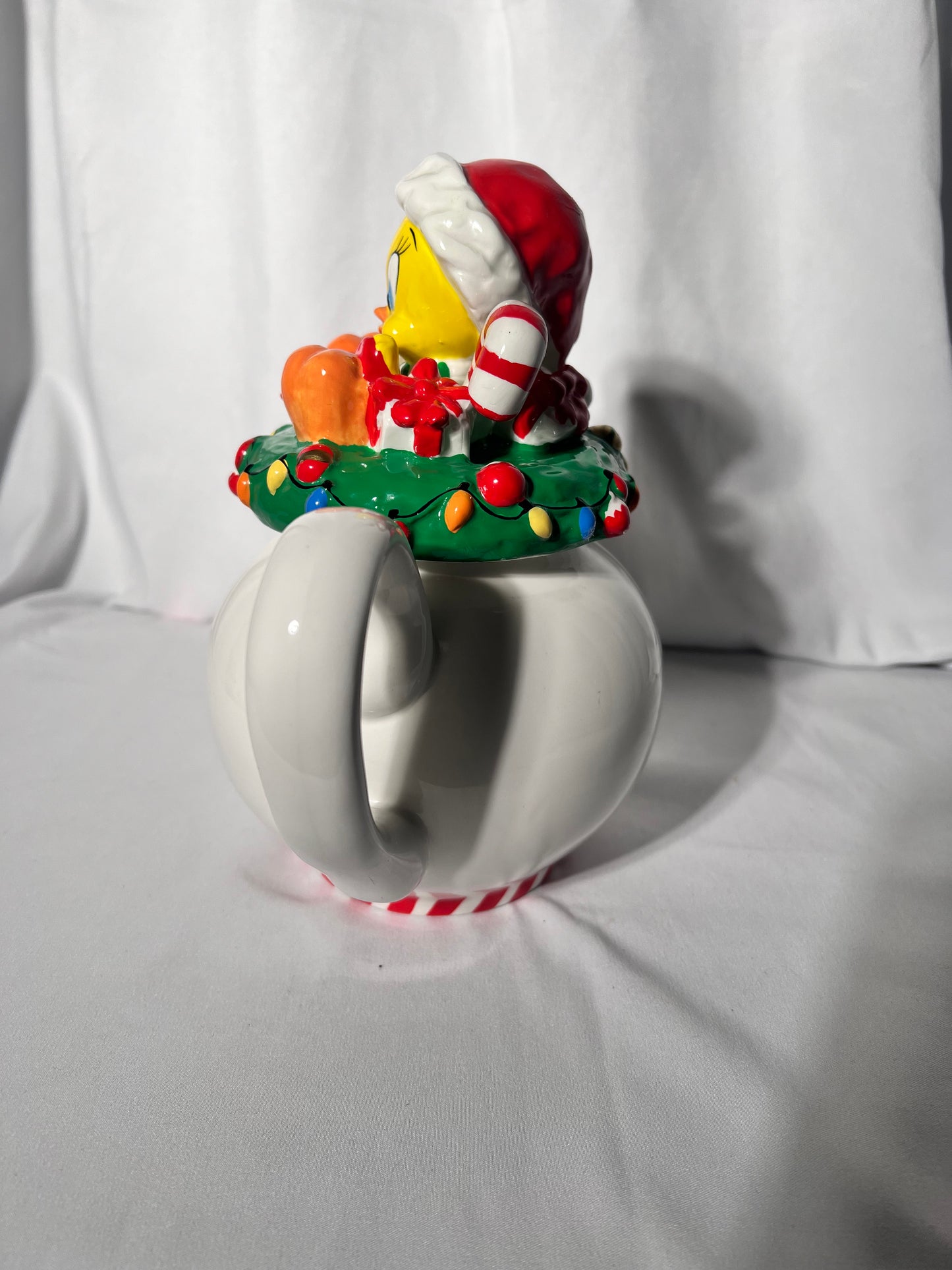 Tweety Bird- 9” tea pot- Christmas- Warner Brothers- Looney Tunes- 1998