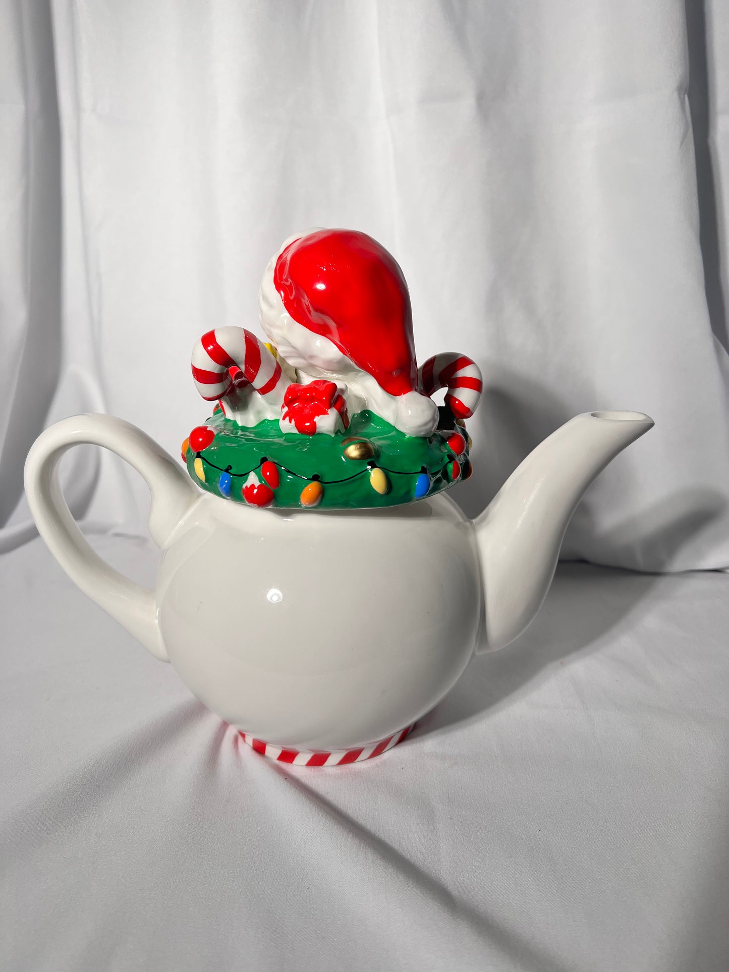 Tweety Bird- 9” tea pot- Christmas- Warner Brothers- Looney Tunes- 1998