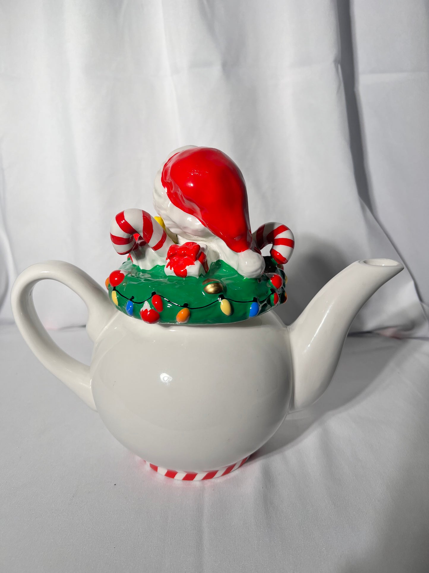 Tweety Bird- 9” tea pot- Christmas- Warner Brothers- Looney Tunes- 1998