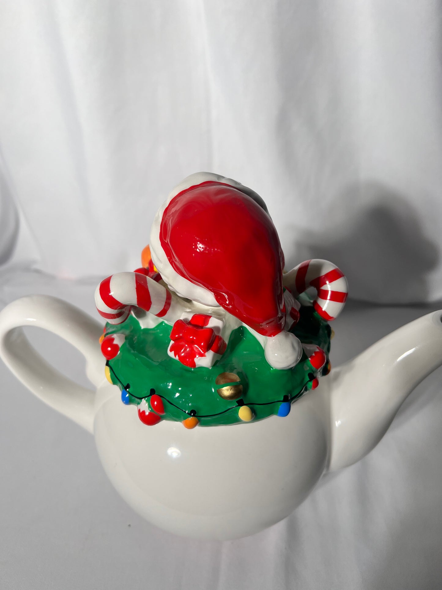 Tweety Bird- 9” tea pot- Christmas- Warner Brothers- Looney Tunes- 1998
