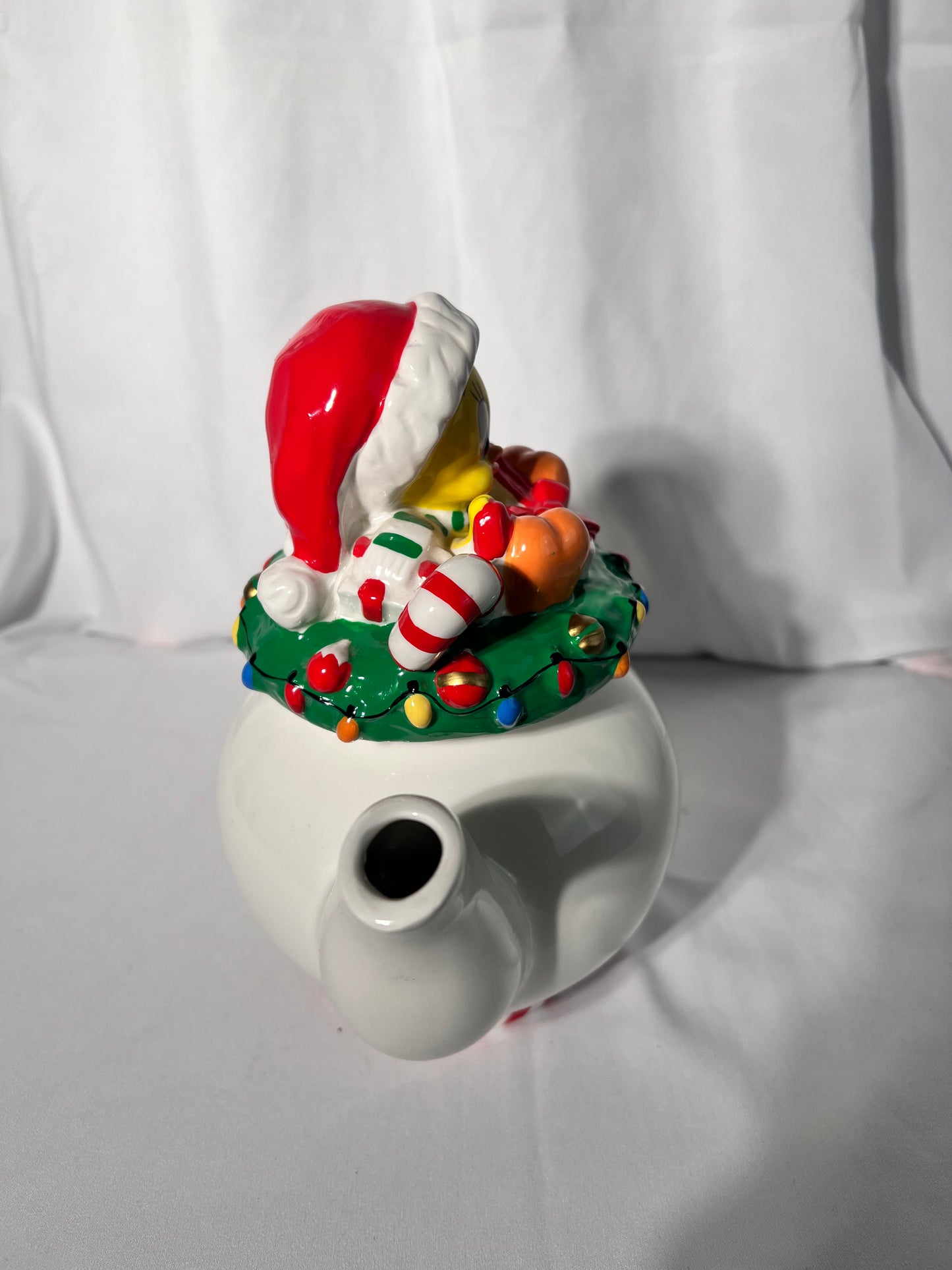 Tweety Bird- 9” tea pot- Christmas- Warner Brothers- Looney Tunes- 1998