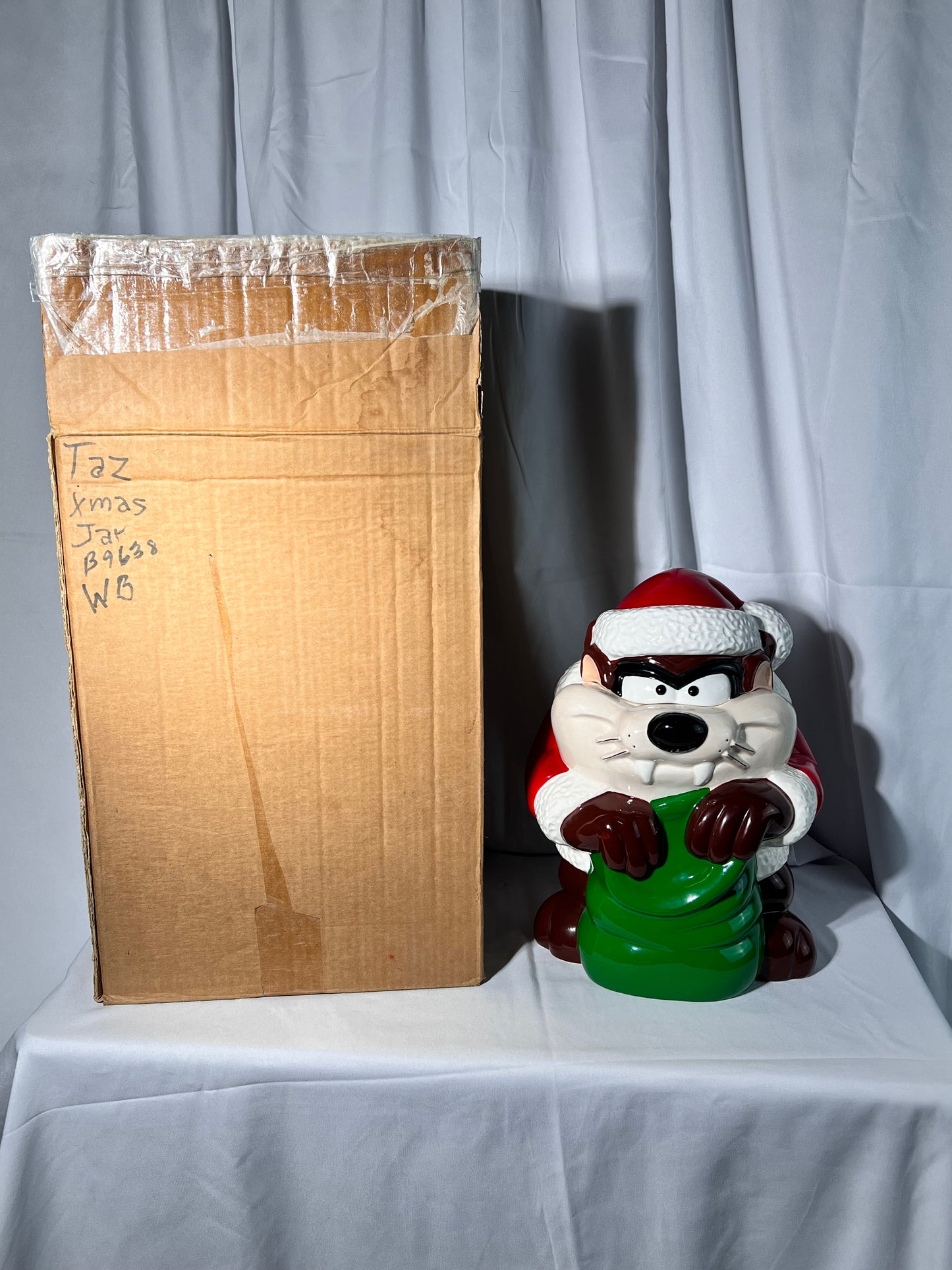 Taz- 13” Cookie Jar- Christmas- Warner Brothers- Looney Tunes- 1995